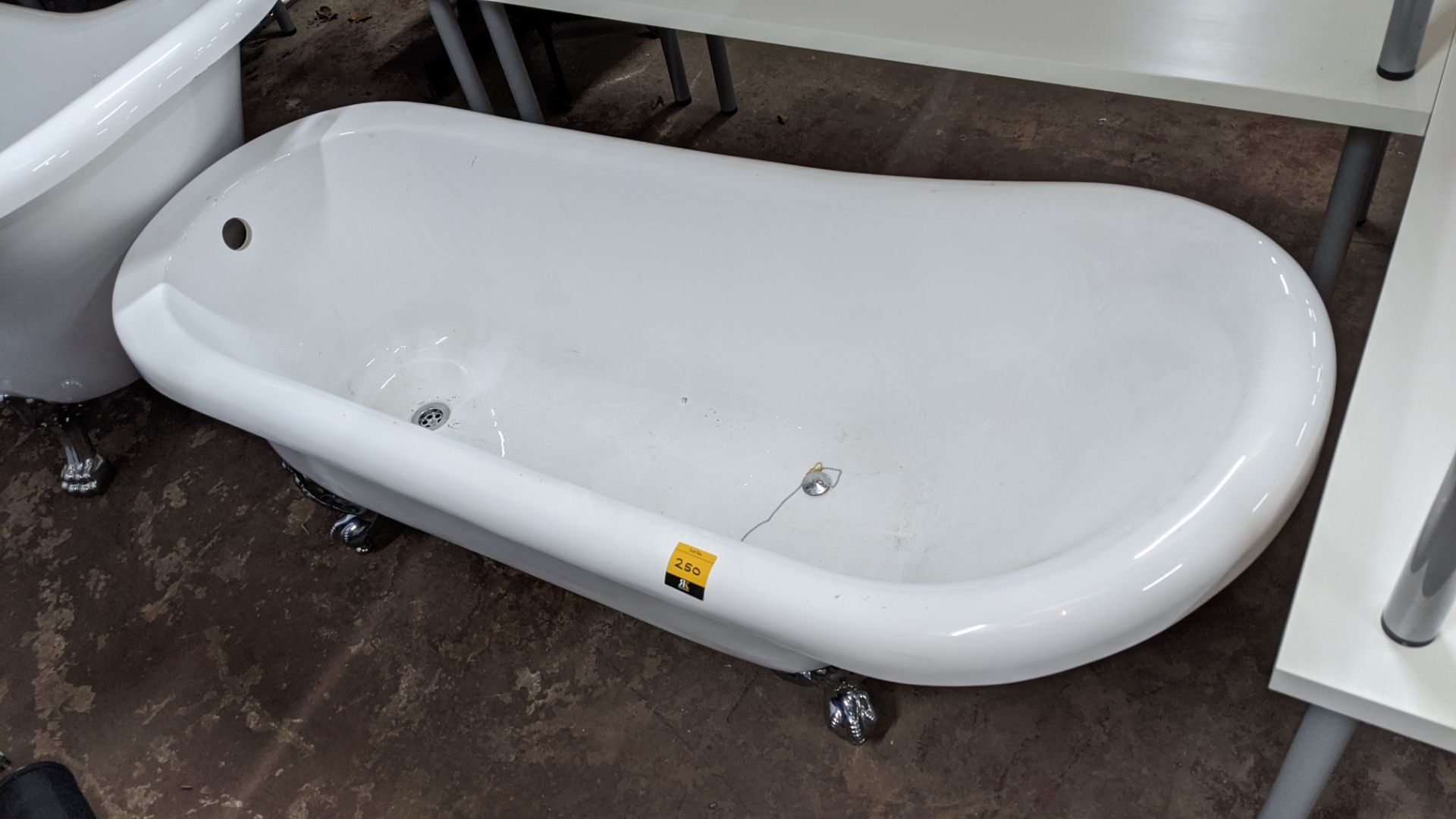 Traditional style bathtub with silver feet, circa 1680mm long. This is one of a number of lots - Image 3 of 4