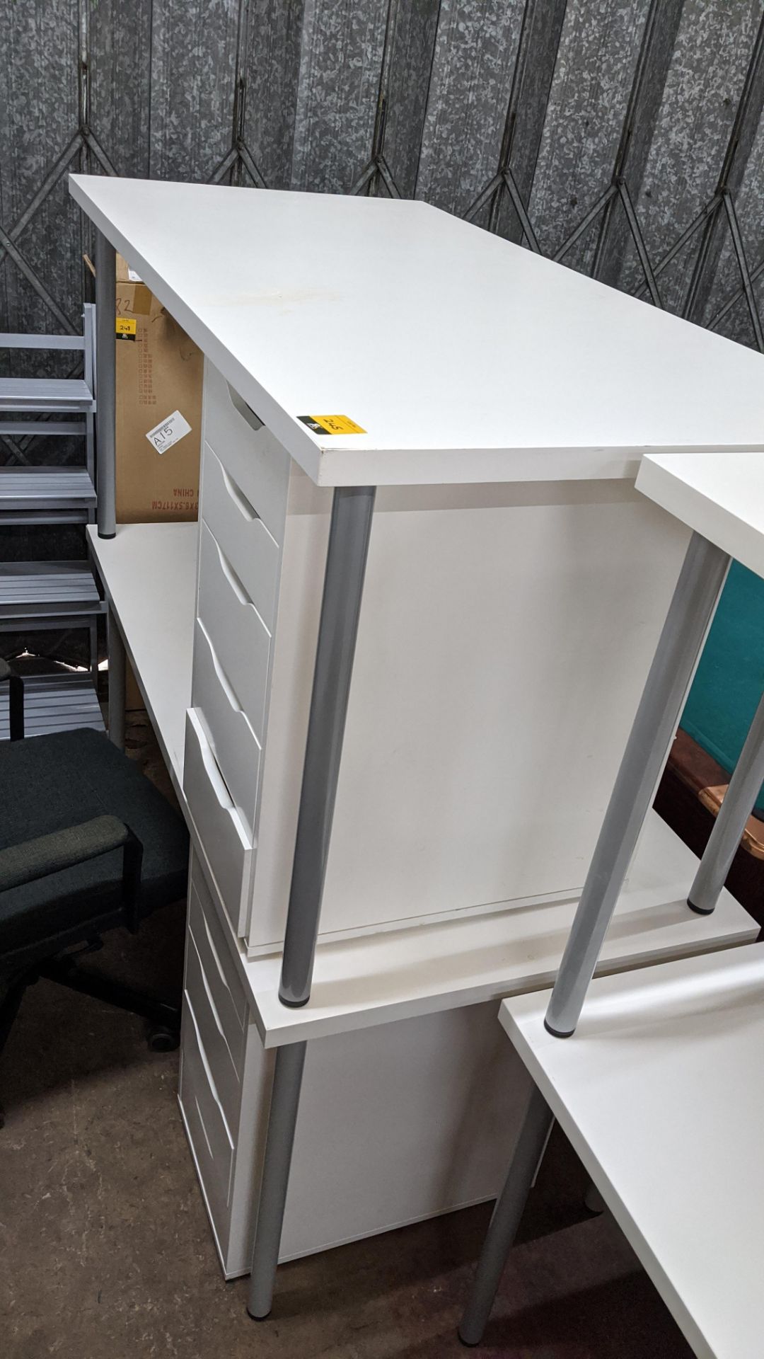 2 off white desks each with 4 silver grey metal legs plus separate pedestal. This is one of a number - Bild 2 aus 4