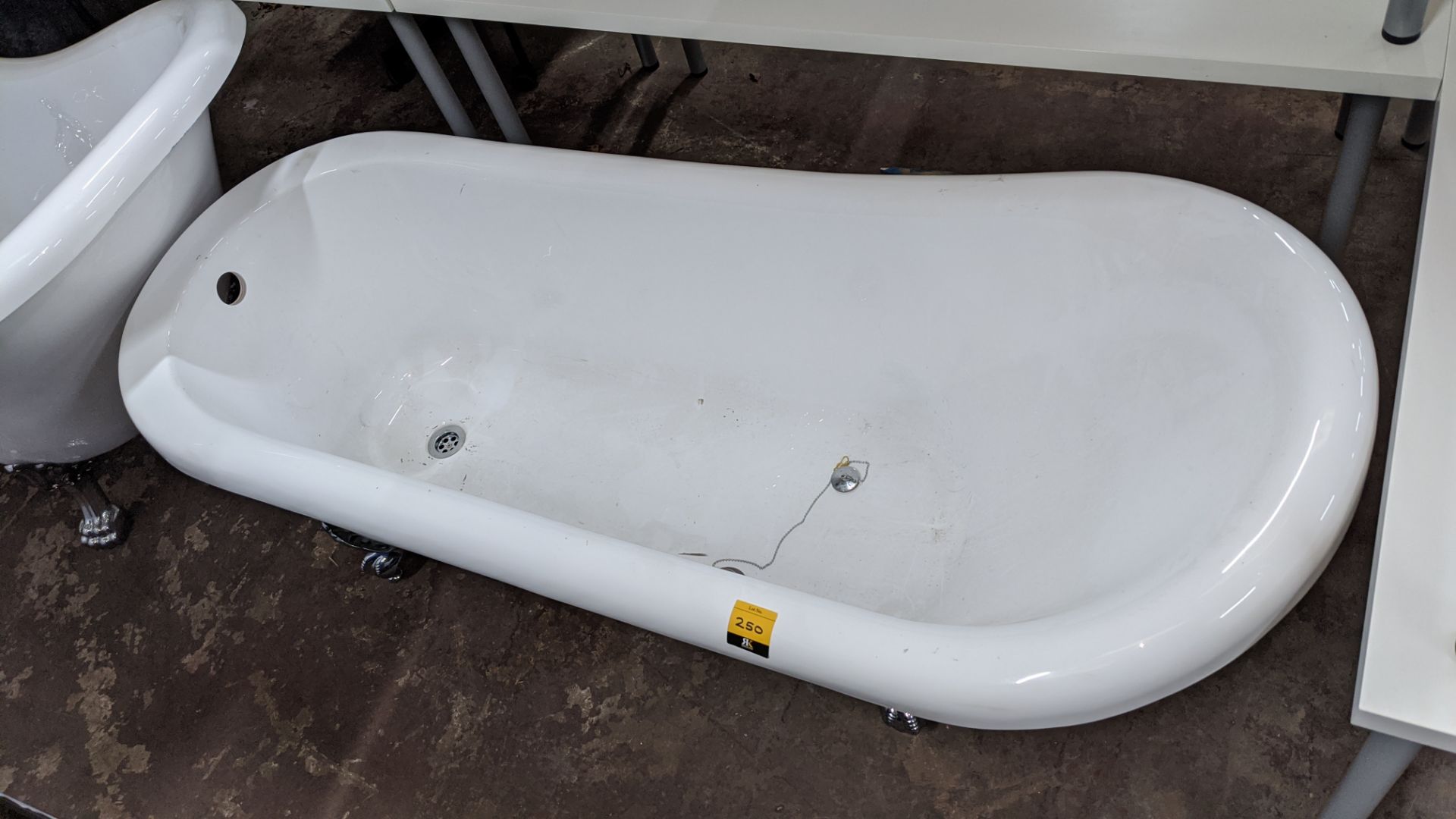 Traditional style bathtub with silver feet, circa 1680mm long. This is one of a number of lots - Image 4 of 4