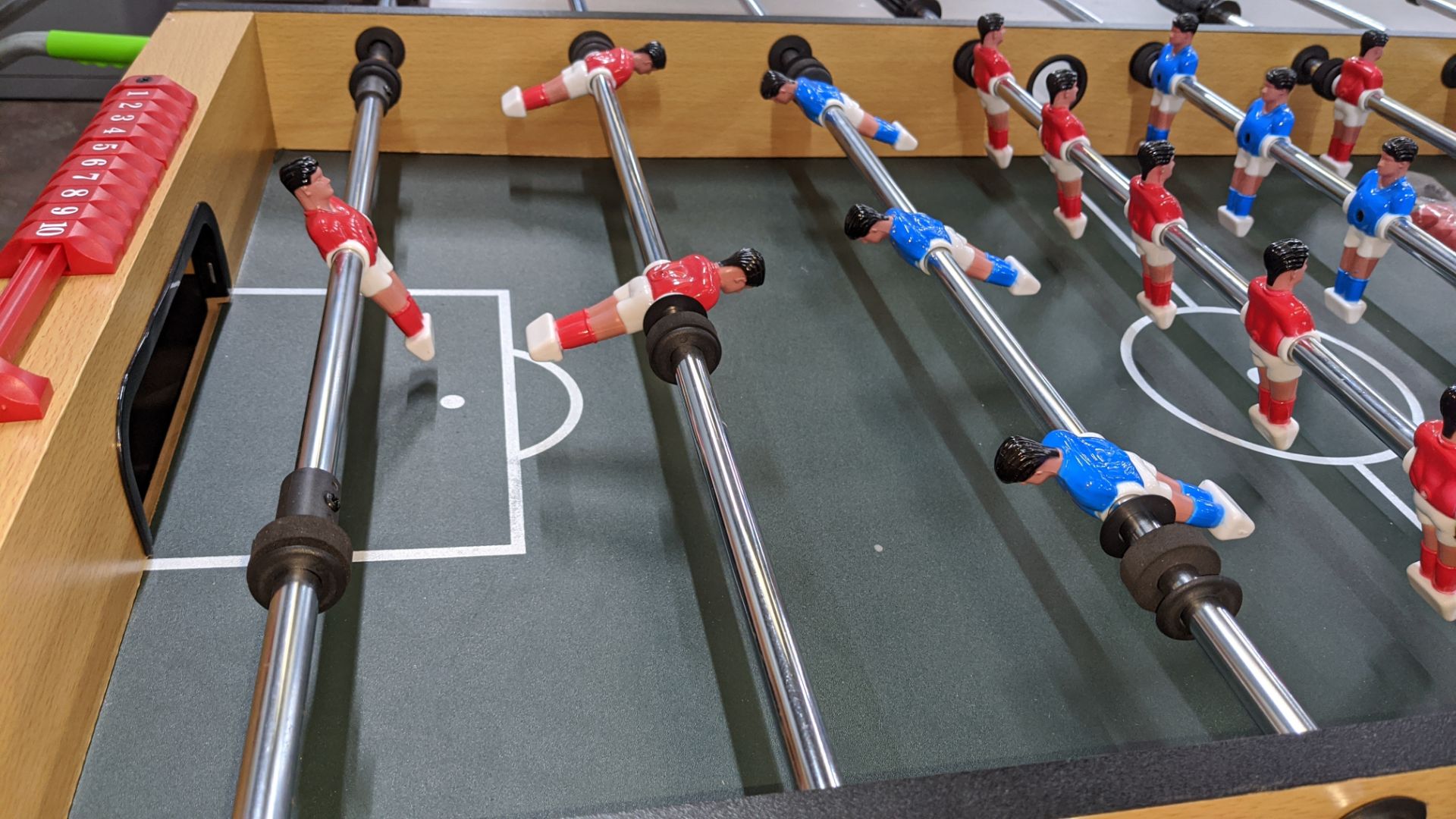 Gemini table football game including 1 football & bolts to screw legs on. This is one of a number of - Bild 3 aus 3