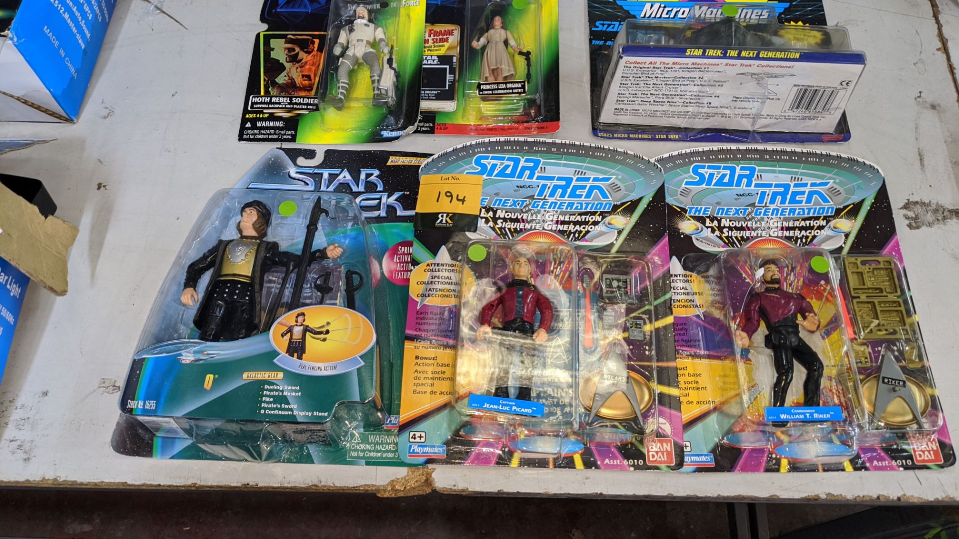 Mixed toy lot comprising Star Trek & Star Wars figures plus micro machines, soft toys & more. This - Bild 3 aus 5