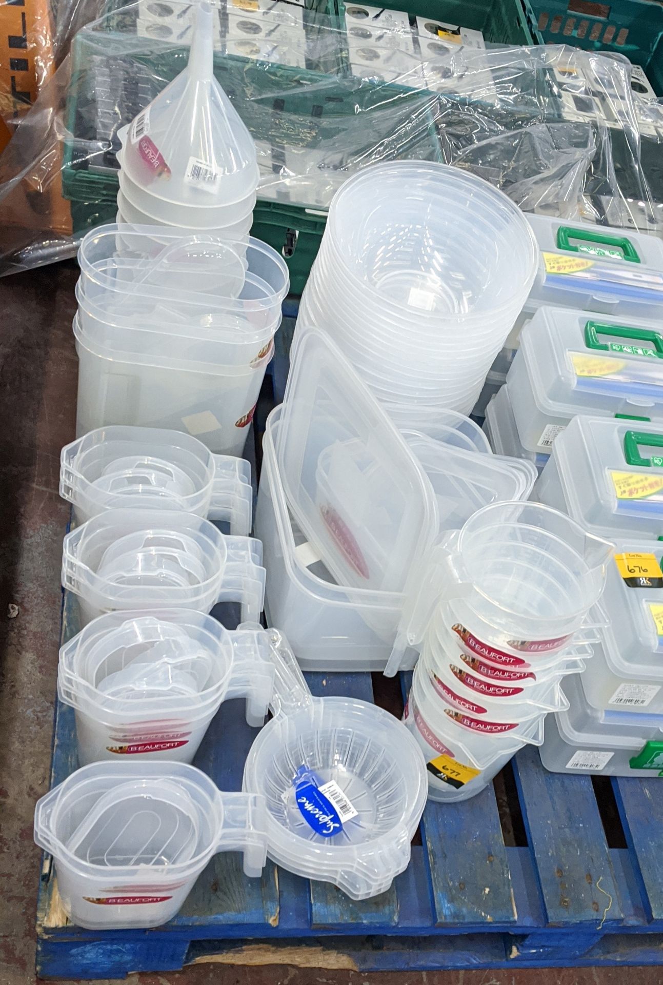 Quantity of plastic kitchenware including storage boxes, bowls, funnels, jugs & more. IMPORTANT – DO