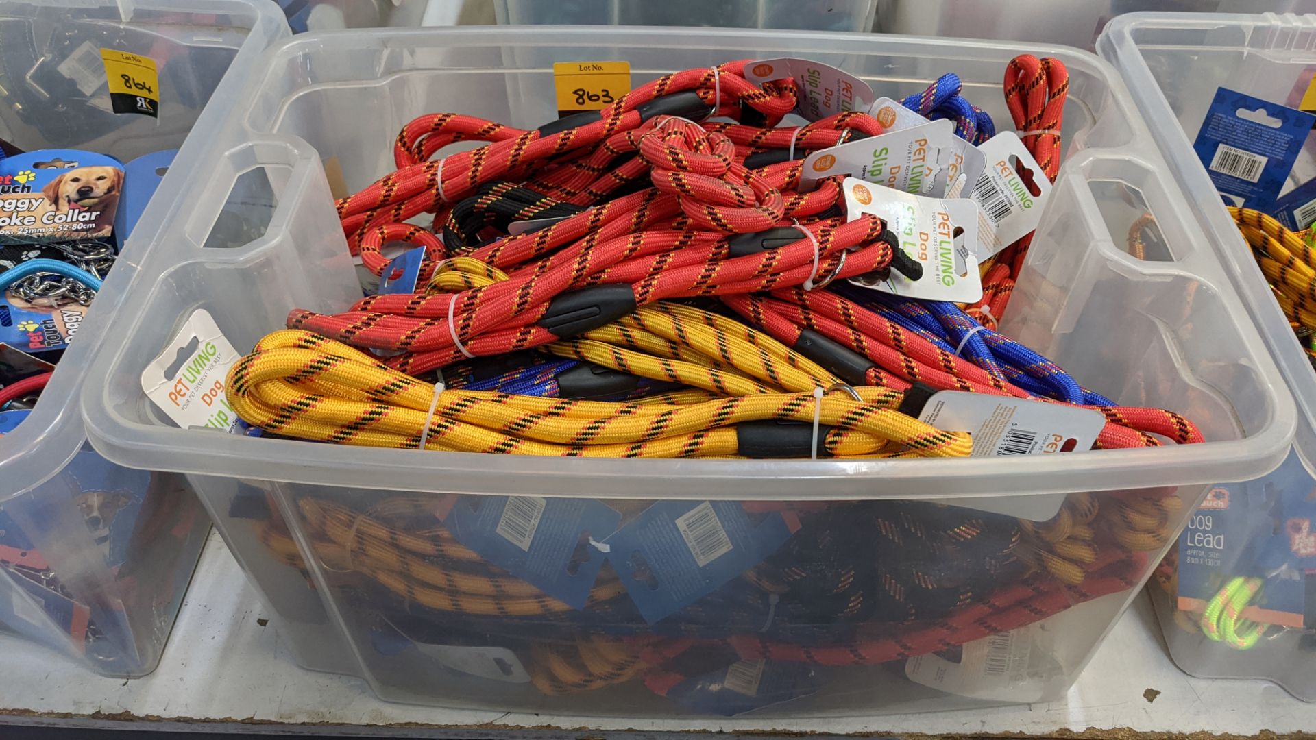 Contents of a crate of dog leads - crate excluded. IMPORTANT – DO NOT BID BEFORE READING THE