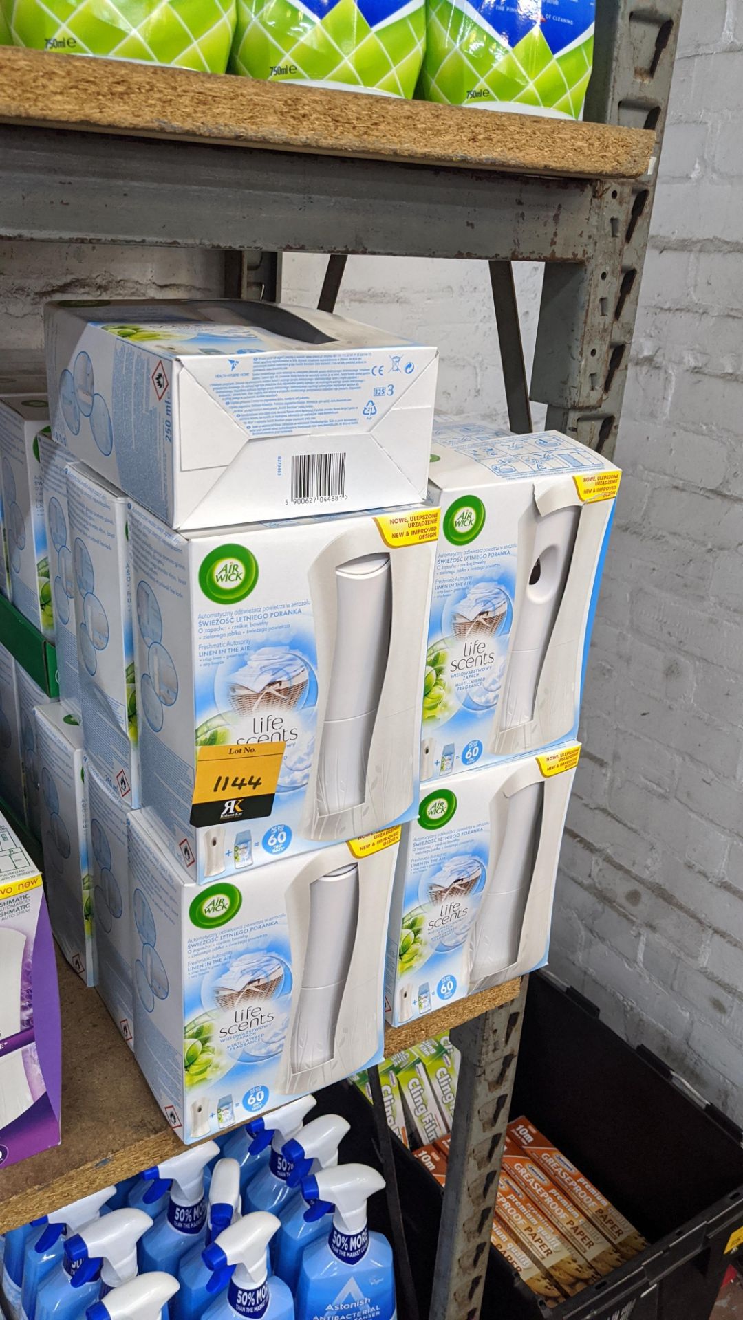 29 off Air Wick automatic air freshening systems, each including refill. IMPORTANT – DO NOT BID