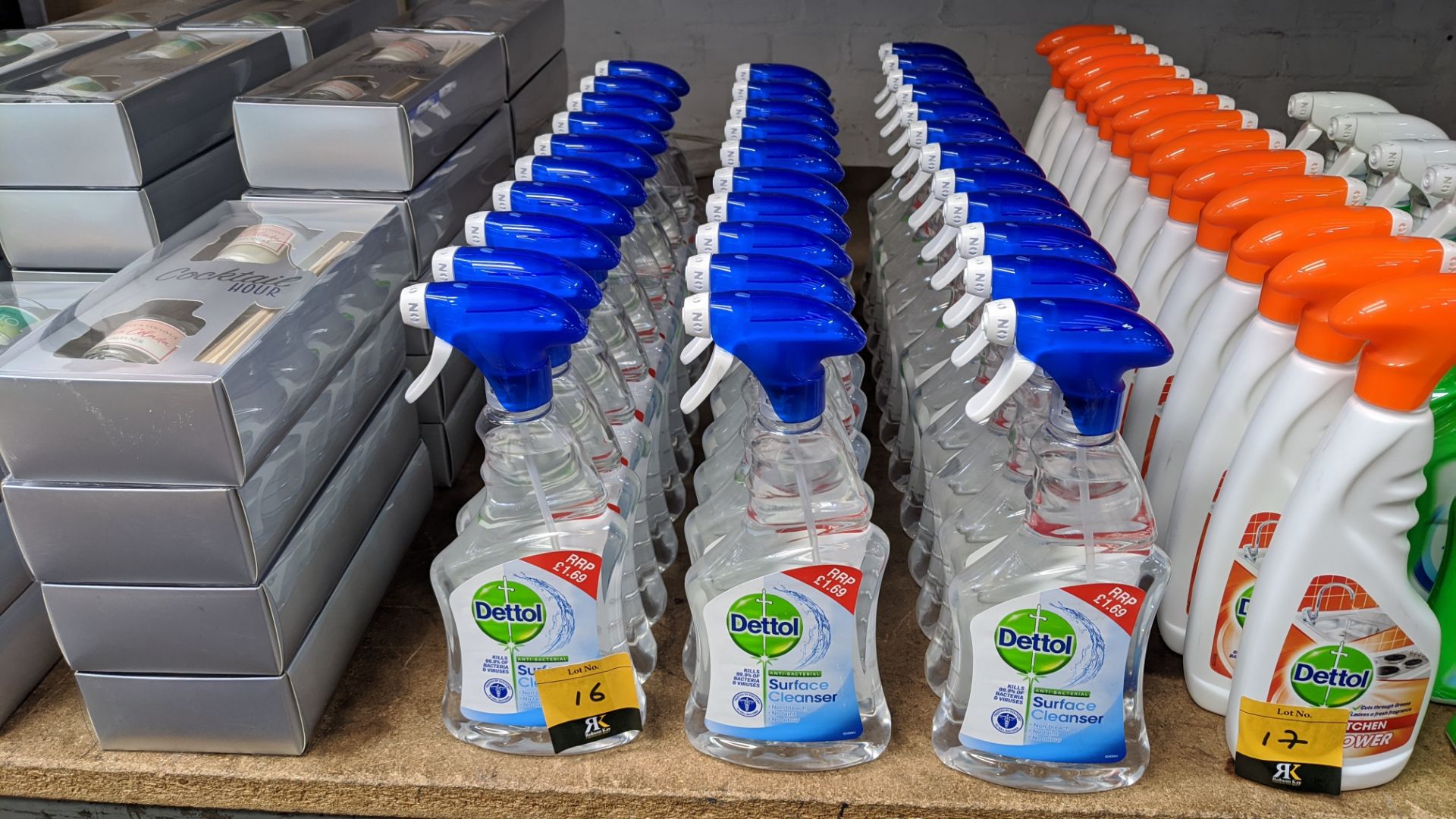 32 off 500ml bottles of Dettol antibacterial surface cleanser. IMPORTANT – DO NOT BID BEFORE READING