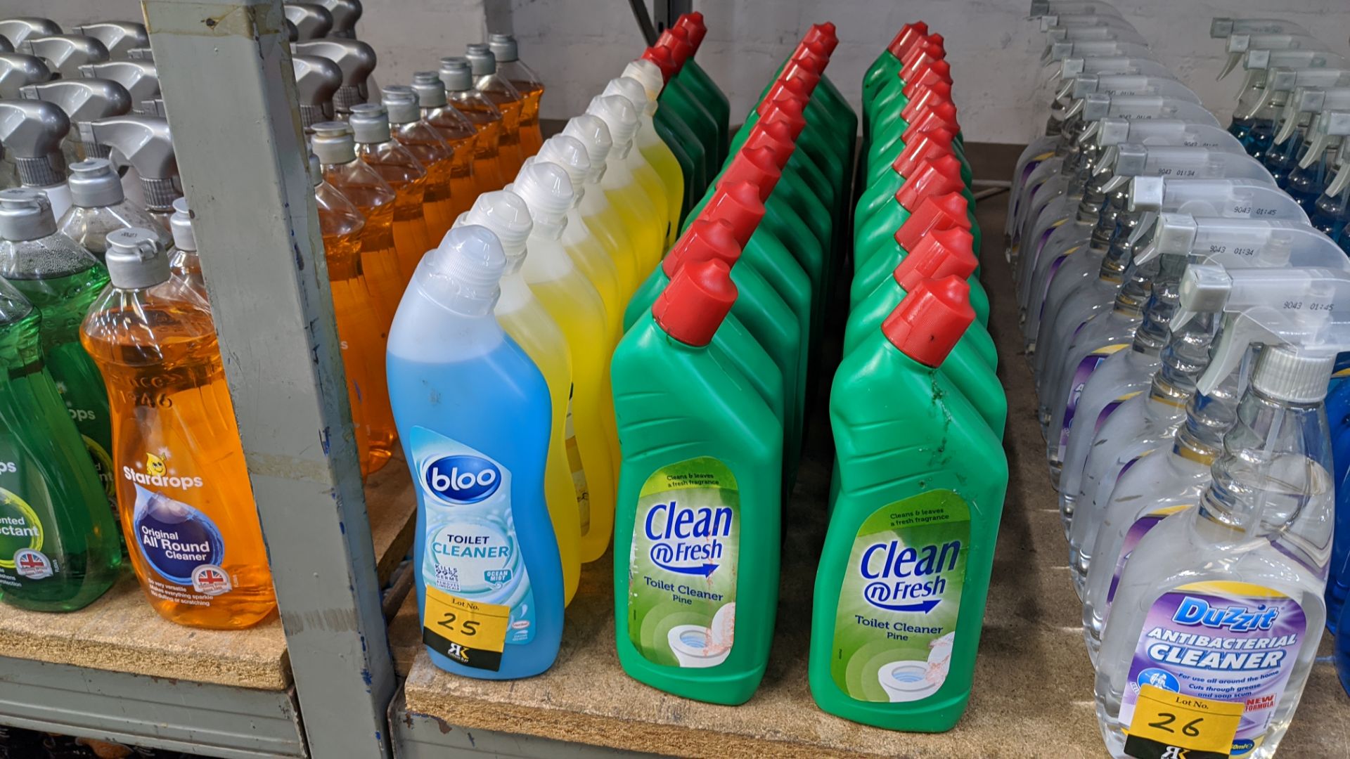 33 off 750ml bottles of Bloo & Clean n Fresh toilet cleaning products. IMPORTANT – DO NOT BID BEFORE - Image 2 of 2