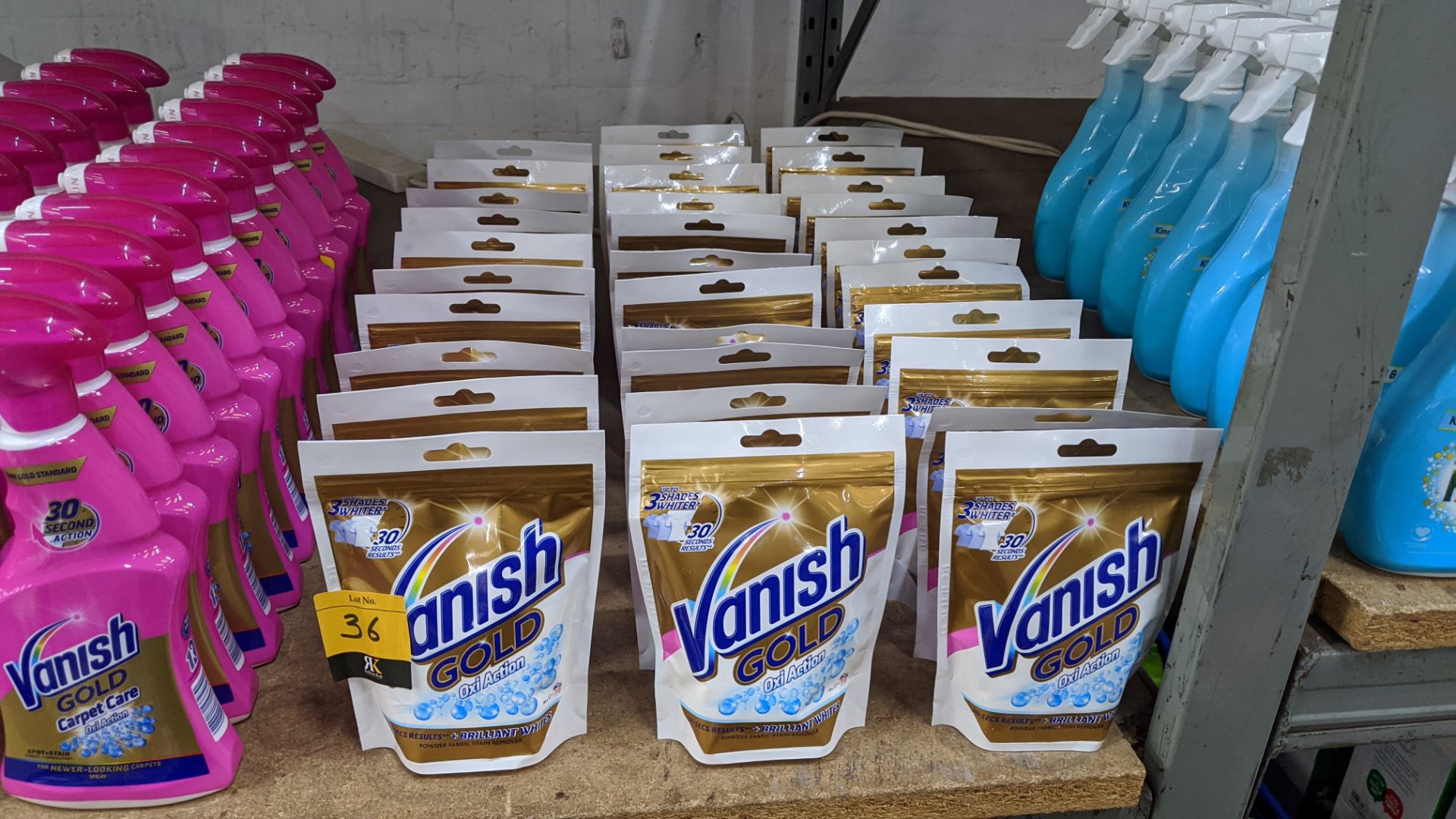 32 off 300g pouches of Vanish Gold OxiAction powder fabric stain remover. IMPORTANT – DO NOT BID - Image 2 of 2