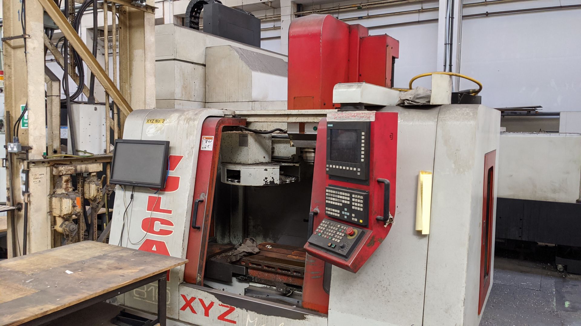 2001 XYZ model VC-810 machining centre, serial no. V0012462. This lot includes swing-out Siemens - Image 11 of 18