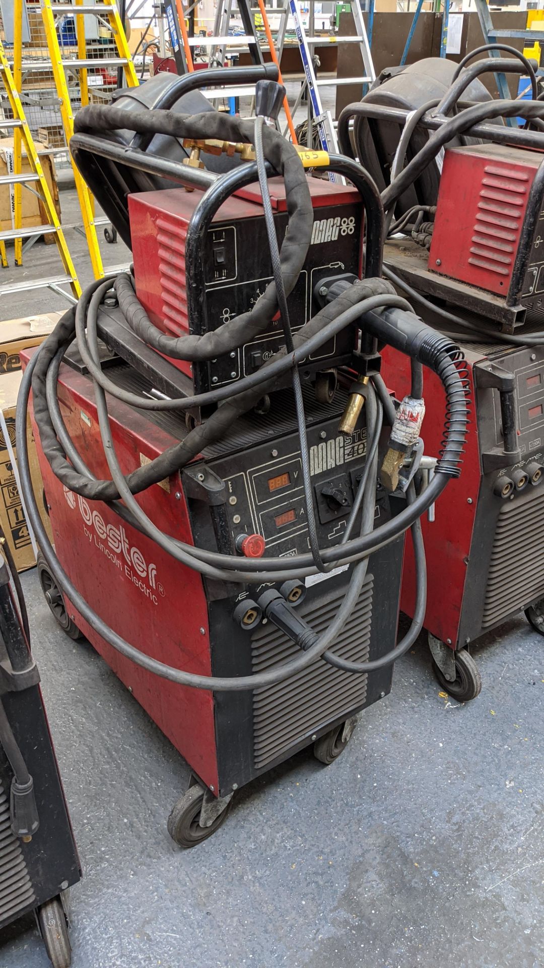 Lincoln Electric Bester Magster 401 welder plus PDE41 Mag feed - Image 3 of 8