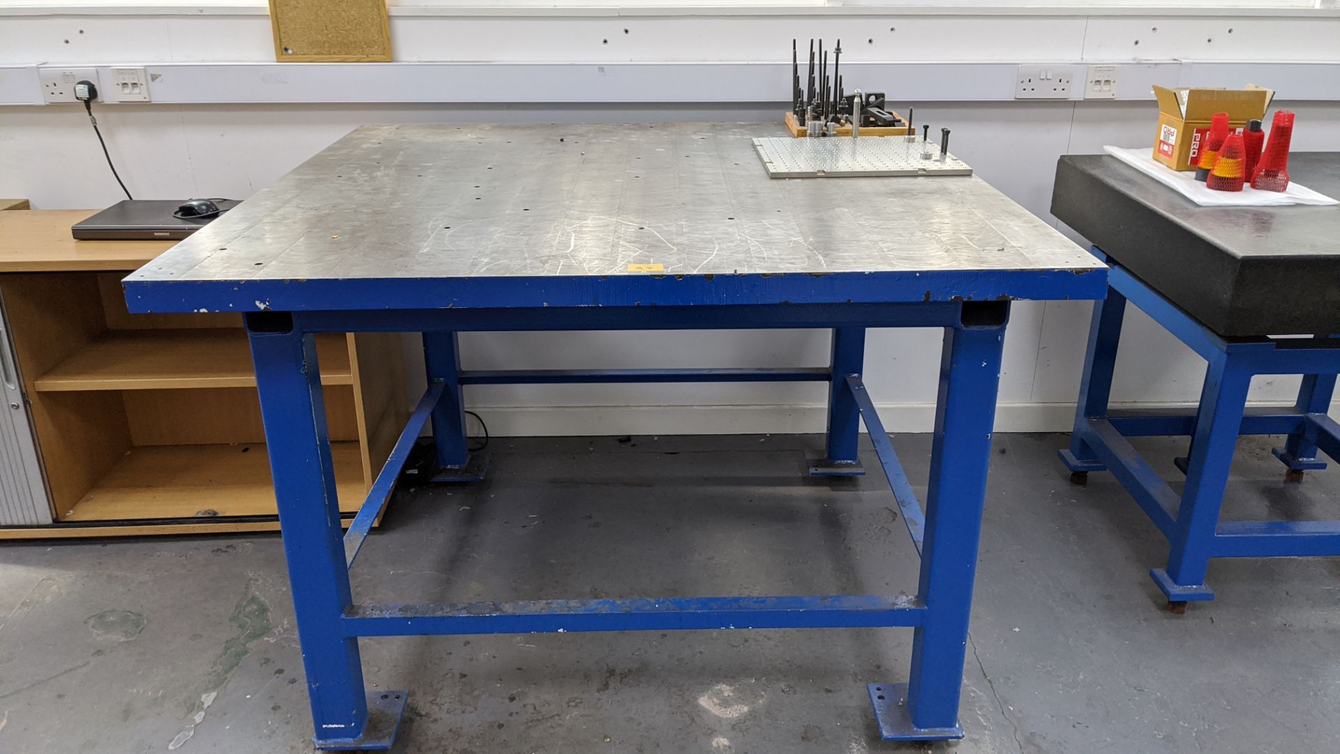 Heavy-duty metal inspection table with top measuring approx. 1377mm x 1377mm, including ancillary - Image 2 of 7