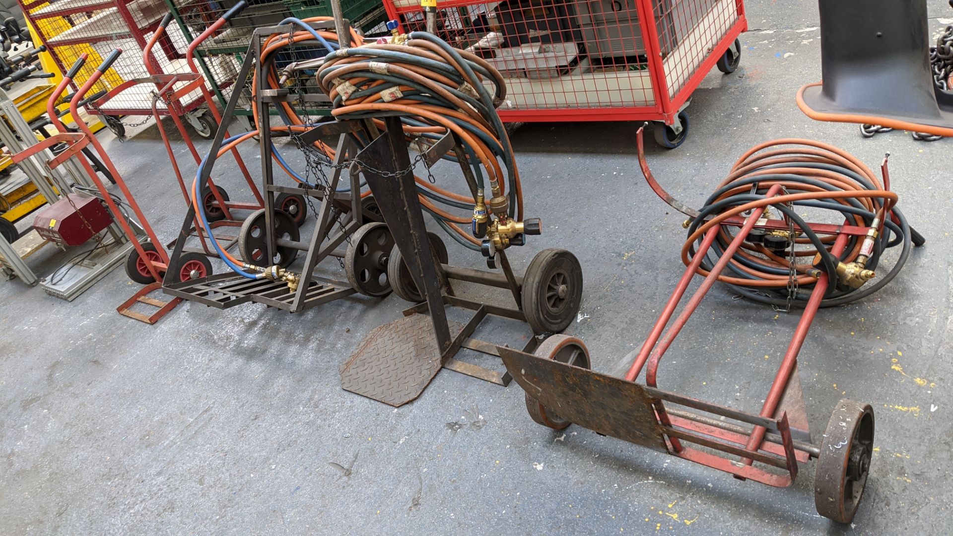 5 assorted welding bottle trolleys plus quantity of hose & gauge as pictured