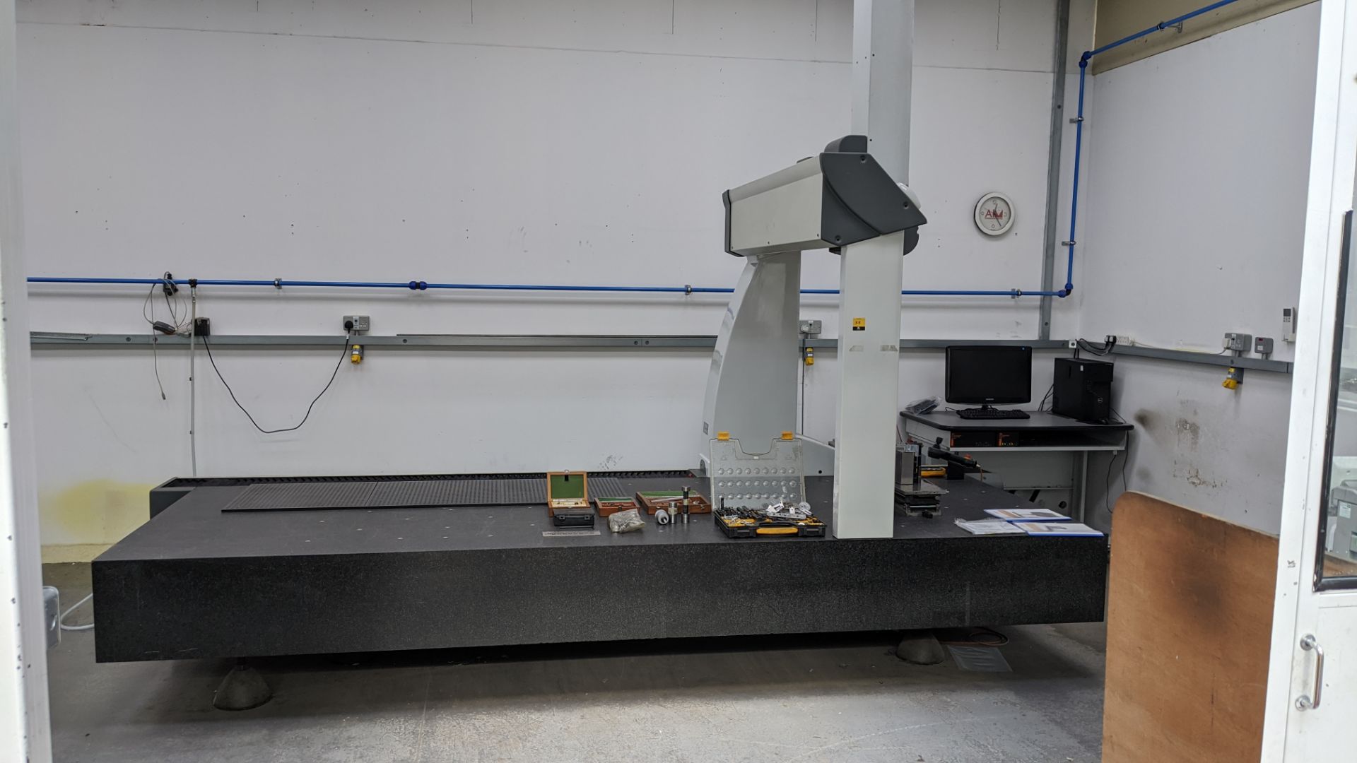 Hexagon Metrology CMM model Global/A123010, serial no. GLOD000222 on granite table measuring very - Image 34 of 35