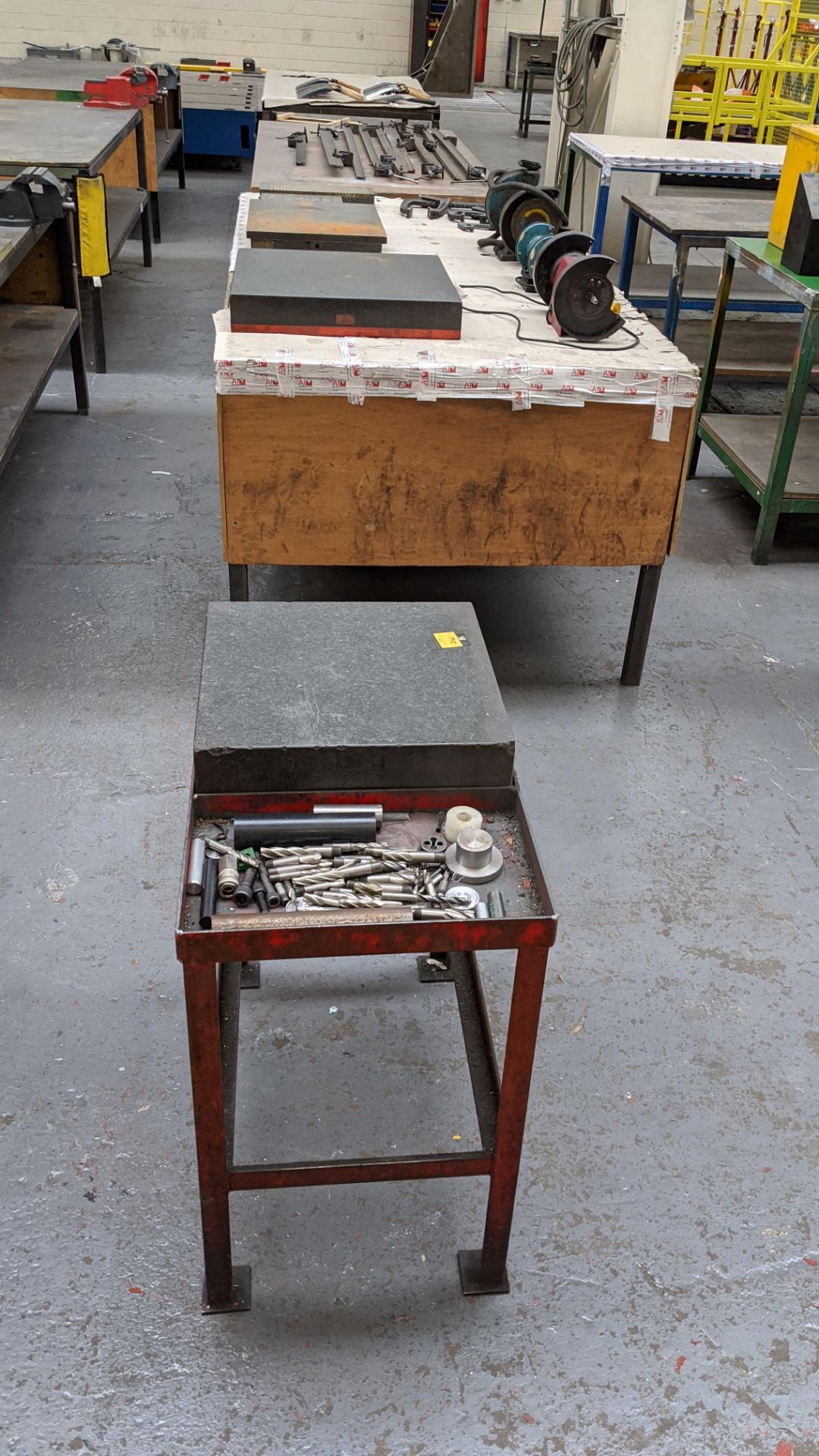 Mixed lot comprising 3 off large workbenches, 1 off small metal frame, 1 off granite surface table - Image 2 of 14