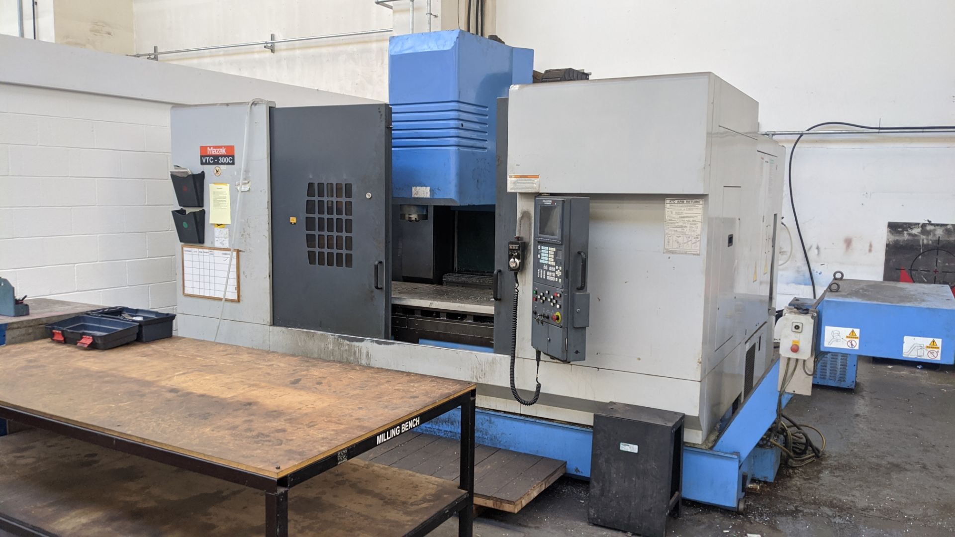 2001 Mazak VTC-300C machining centre with Mazatrol 640M controller. This lot recently had the - Image 5 of 28