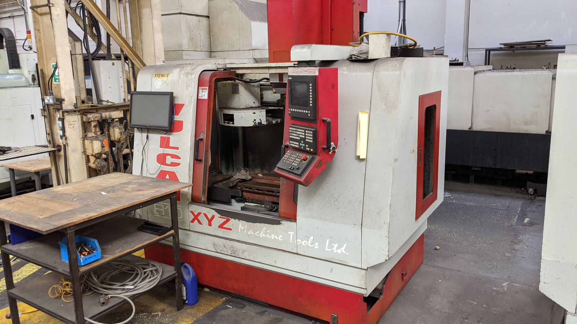 2001 XYZ model VC-810 machining centre, serial no. V0012462. This lot includes swing-out Siemens - Image 2 of 18