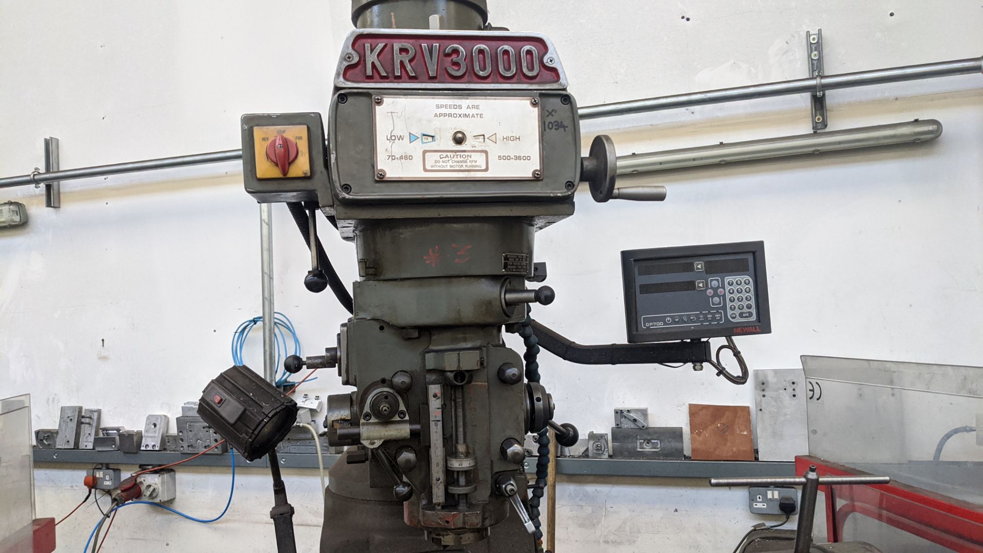 King Rich KRV3000-SLV milling machine with Newall DP700 controller including tooling/ancillary items - Image 9 of 15