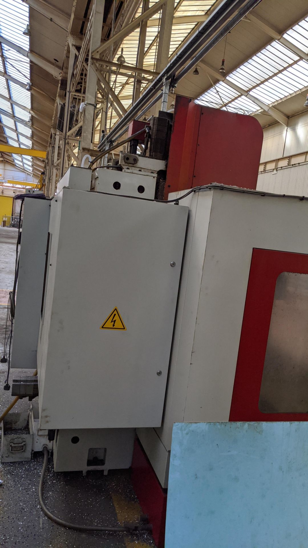 2001 XYZ model VC-810 machining centre, serial no. V0012462. This lot includes swing-out Siemens - Image 7 of 18