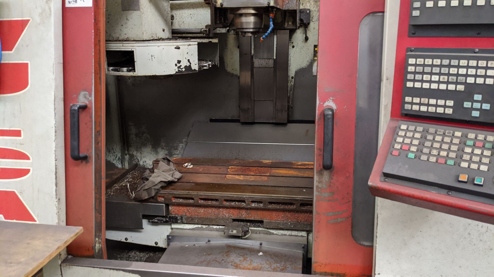 2001 XYZ model VC-810 machining centre, serial no. V0012462. This lot includes swing-out Siemens - Image 12 of 18