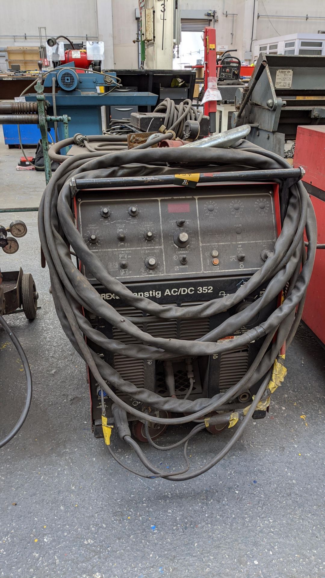 Murex Transtig AC/DC 352 welder includes power feed located at the back - Image 4 of 6