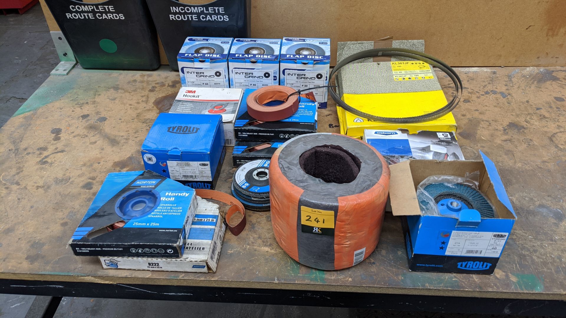 Quantity of consumables including flat discs, grinding discs & abrasive paper