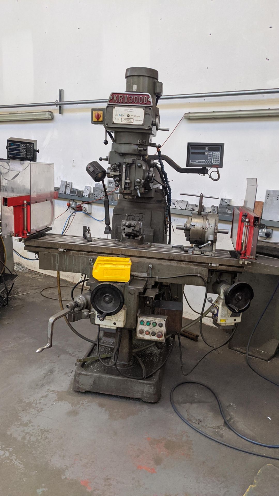 King Rich KRV3000-SLV milling machine with Newall DP700 controller including tooling/ancillary items - Image 4 of 15