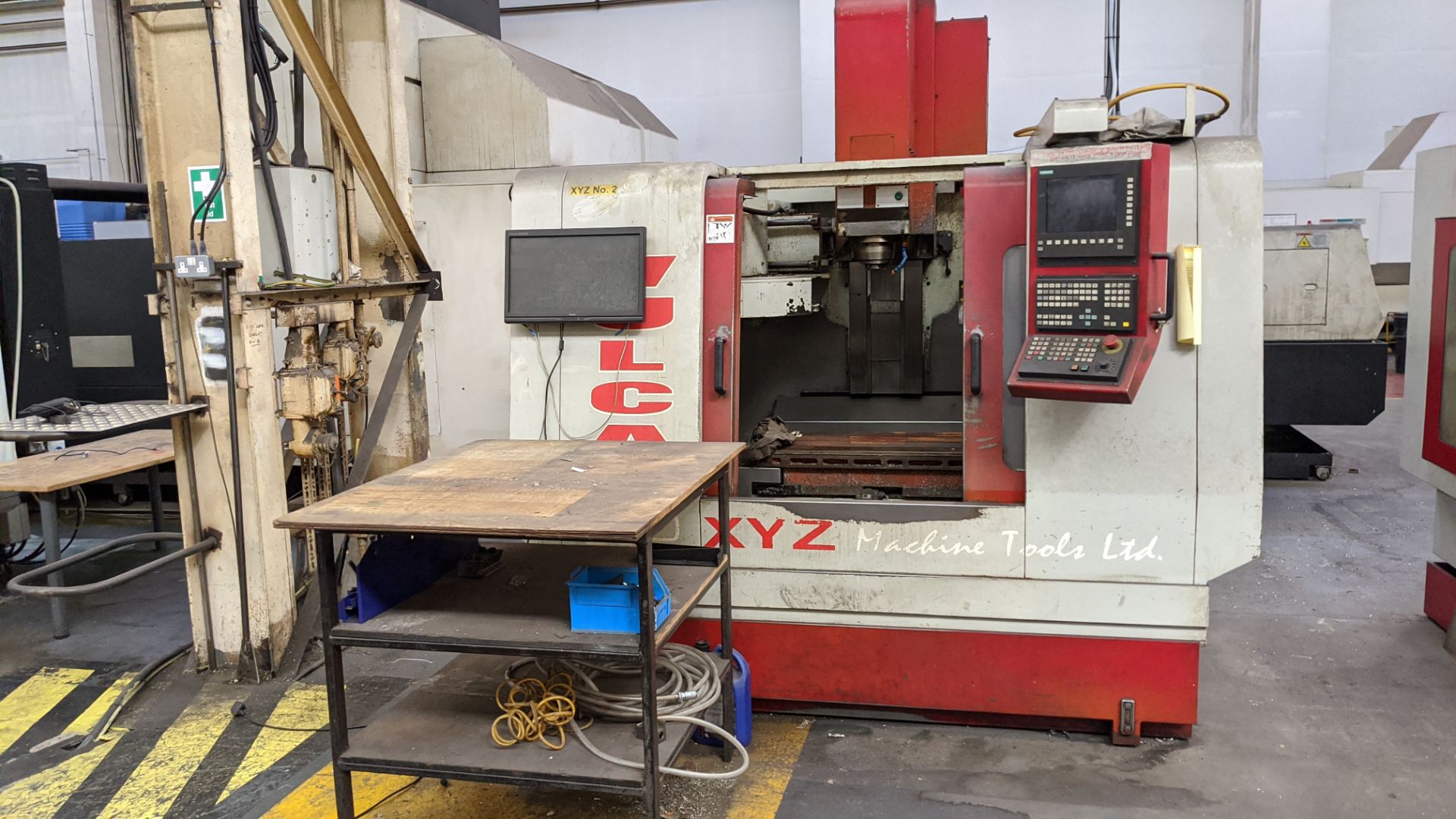 2001 XYZ model VC-810 machining centre, serial no. V0012462. This lot includes swing-out Siemens - Image 17 of 18