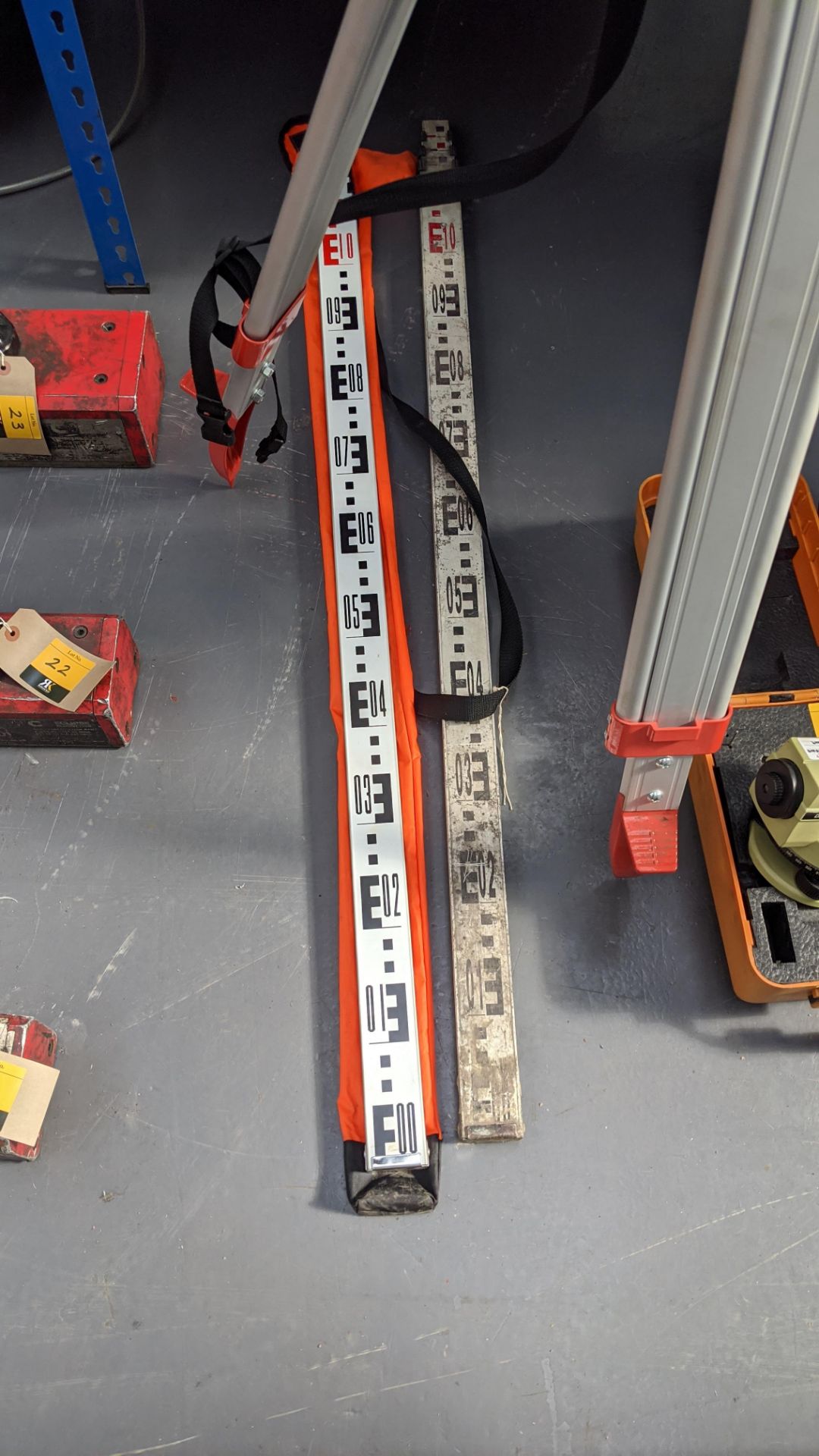 Measuring equipment comprising Datum model NA24 laser level, case for same, tripod & 2 telescopic - Image 3 of 6