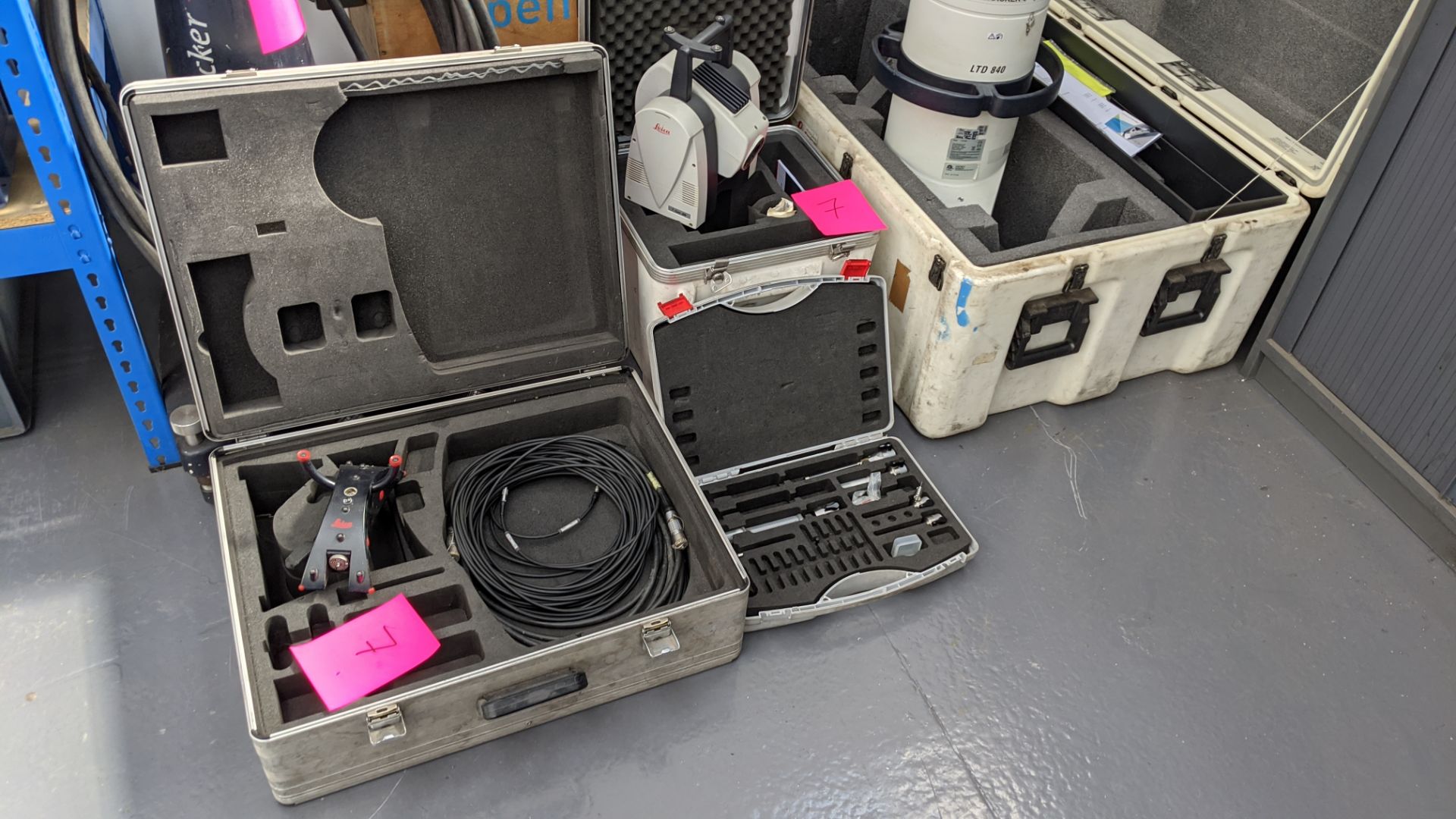 Leica model LTD840 laser tracker, serial no. 2250. This lot includes a case for the tracker, T-Cam - Image 25 of 26