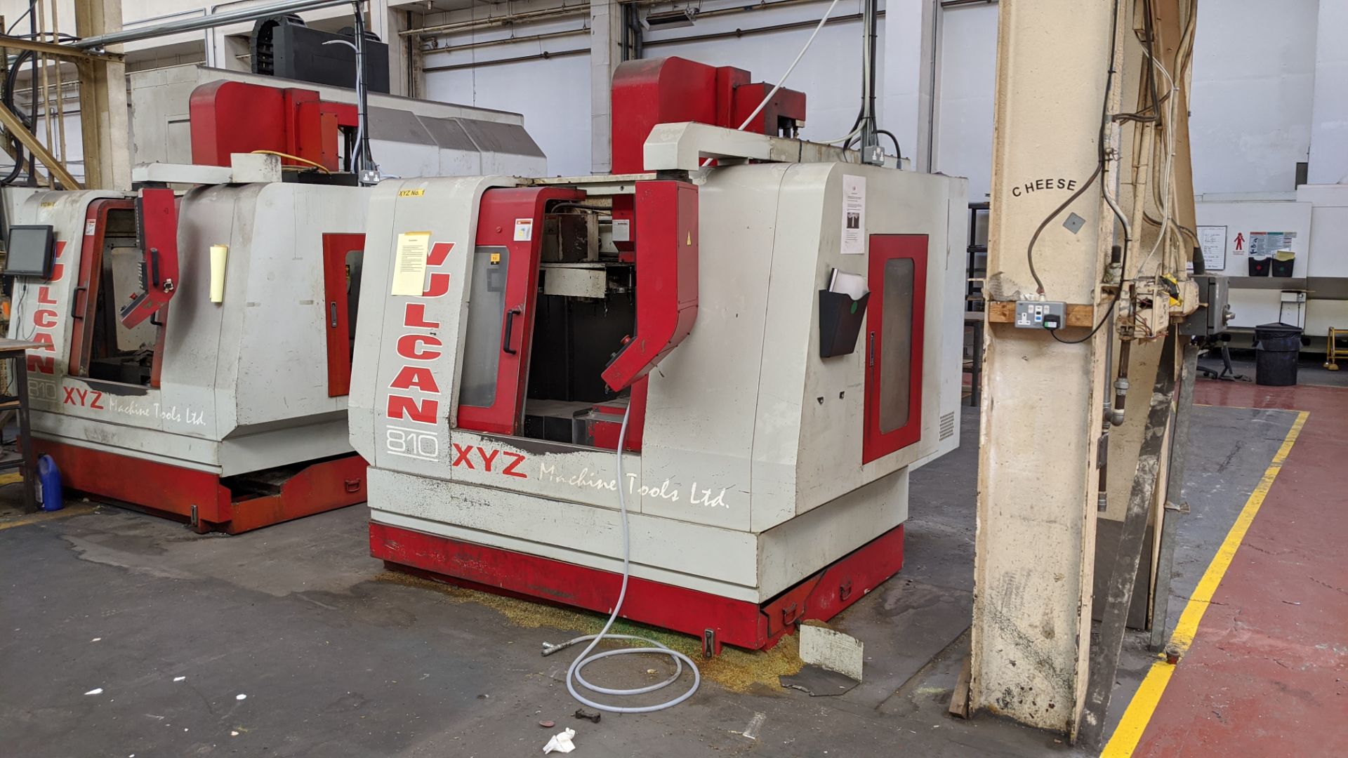 2001 XYZ model VC-810 machining centre, serial no. V0012471. This lot includes swing-out Siemens - Image 6 of 17