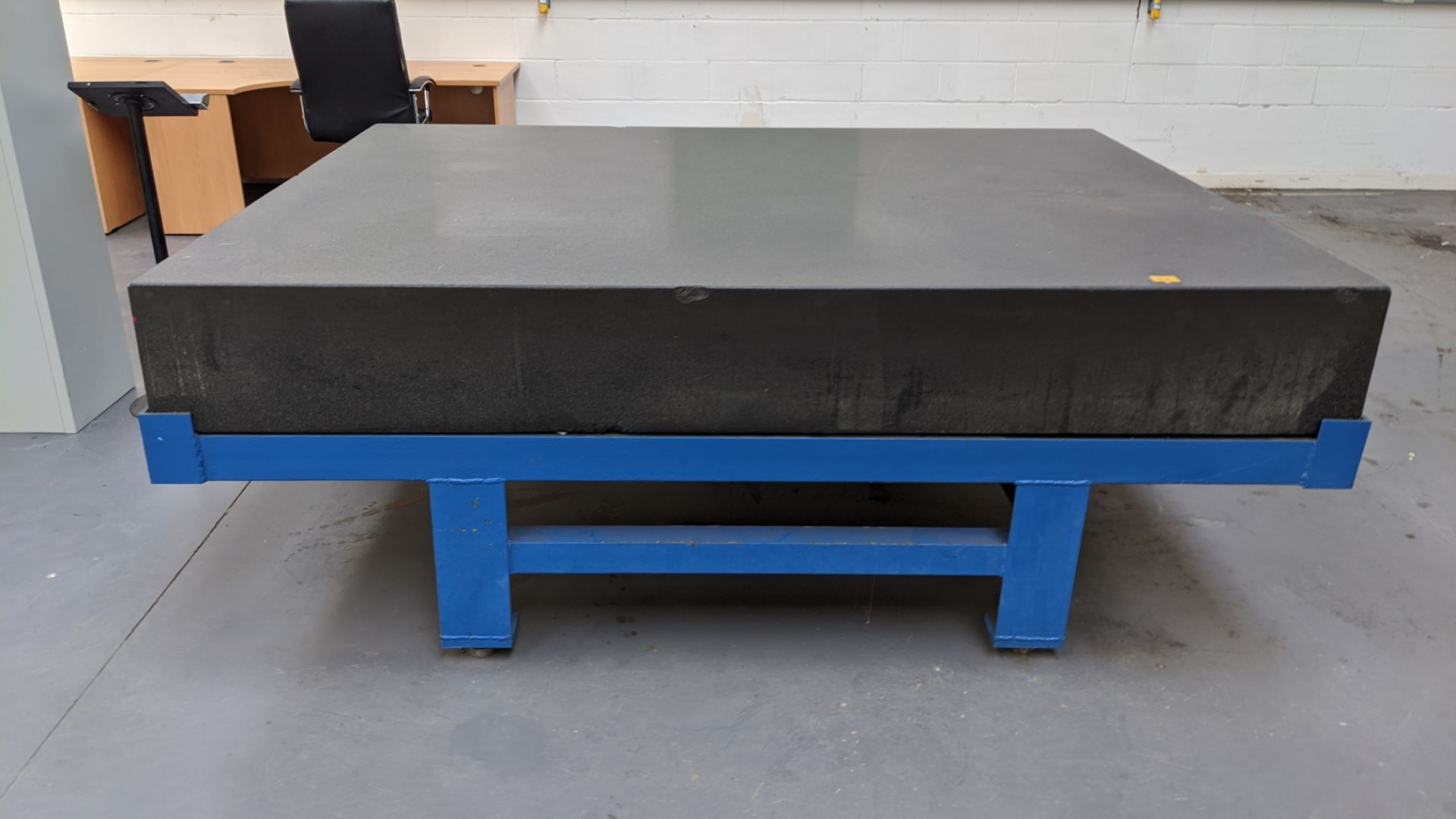 Large granite table on metal frame with adjustable feet. Granite block measures approx. 2440mm x - Image 3 of 8