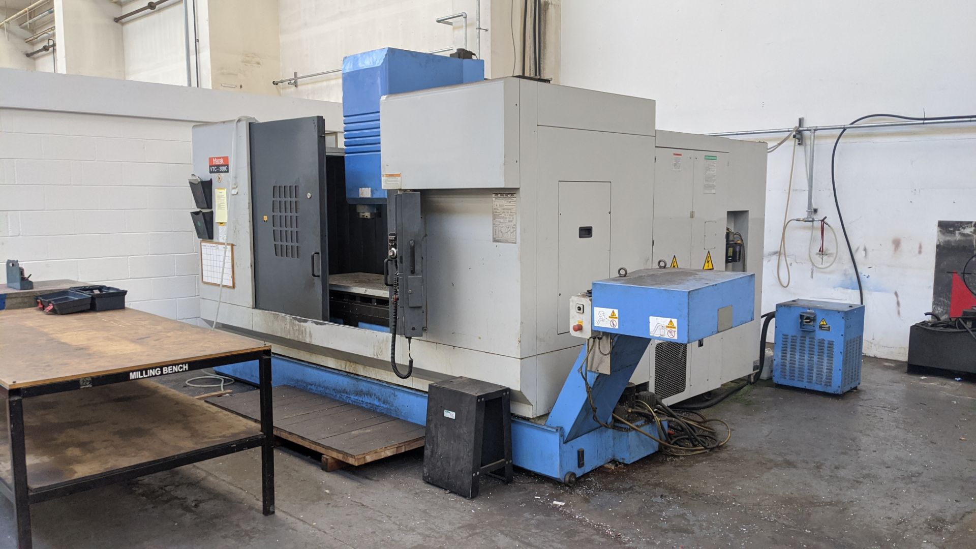 2001 Mazak VTC-300C machining centre with Mazatrol 640M controller. This lot recently had the - Image 7 of 28