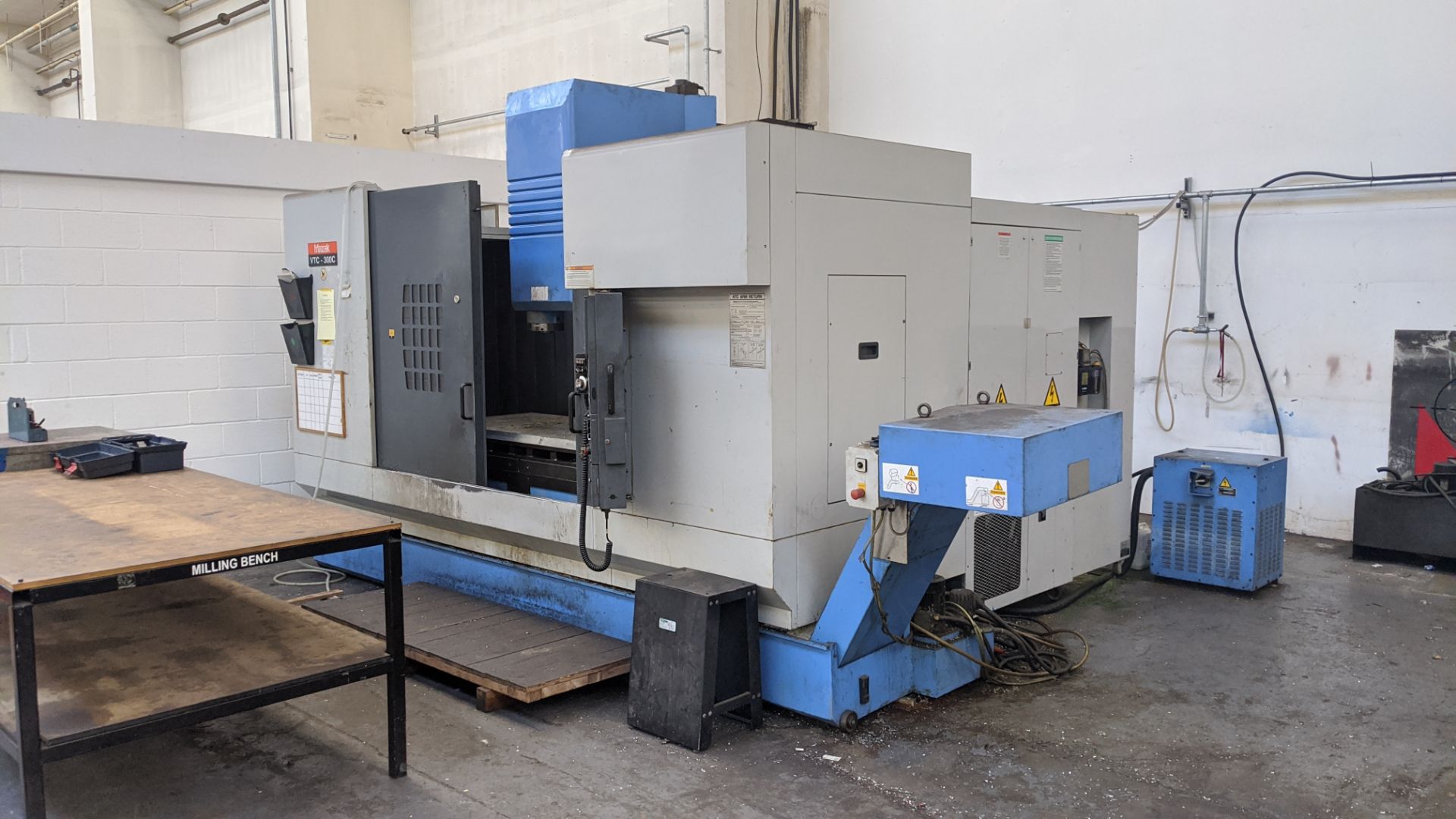 2001 Mazak VTC-300C machining centre with Mazatrol 640M controller. This lot recently had the - Image 6 of 28