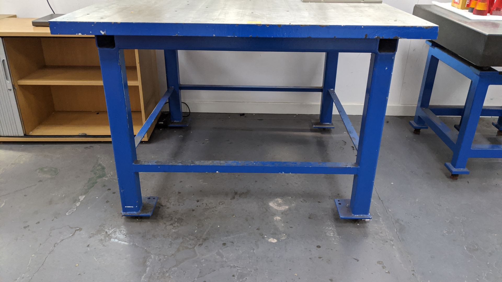 Heavy-duty metal inspection table with top measuring approx. 1377mm x 1377mm, including ancillary - Image 3 of 7