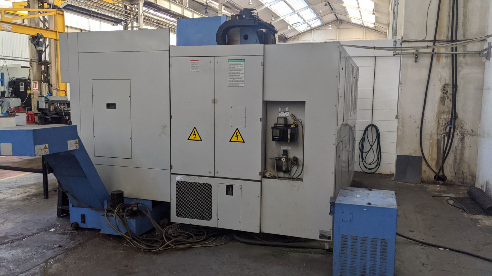 2001 Mazak VTC-300C machining centre with Mazatrol 640M controller. This lot recently had the - Image 8 of 28