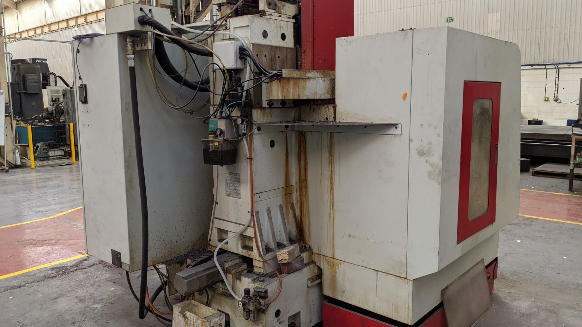 2001 XYZ model VC-810 machining centre, serial no. V0012471. This lot includes swing-out Siemens - Image 7 of 17