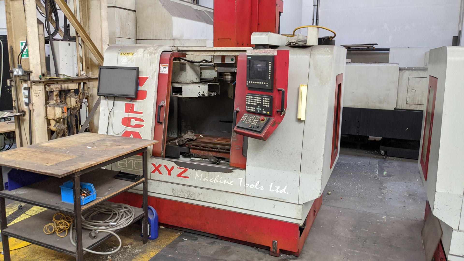 2001 XYZ model VC-810 machining centre, serial no. V0012462. This lot includes swing-out Siemens