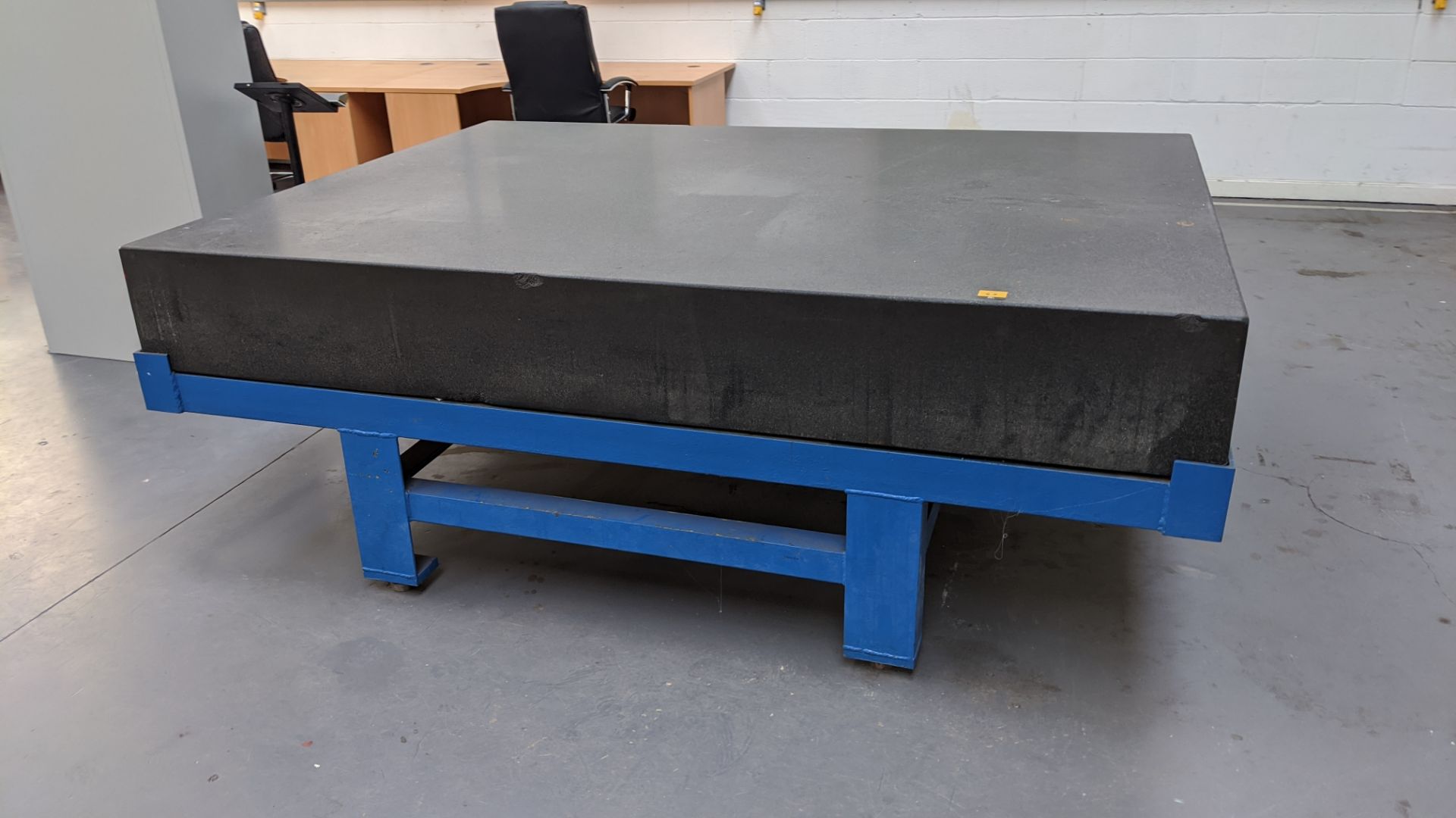 Large granite table on metal frame with adjustable feet. Granite block measures approx. 2440mm x - Image 4 of 8