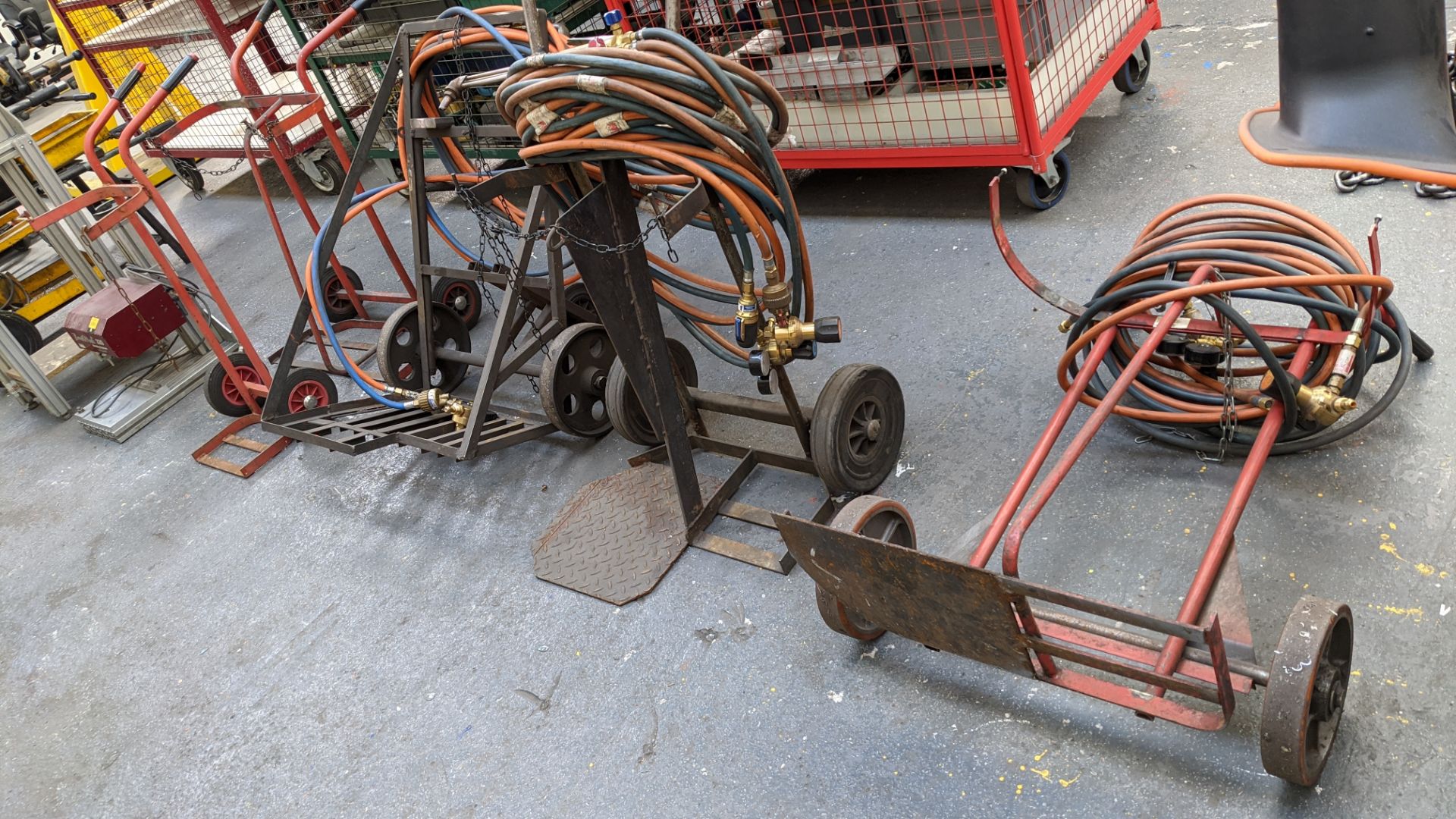 5 assorted welding bottle trolleys plus quantity of hose & gauge as pictured - Image 2 of 14