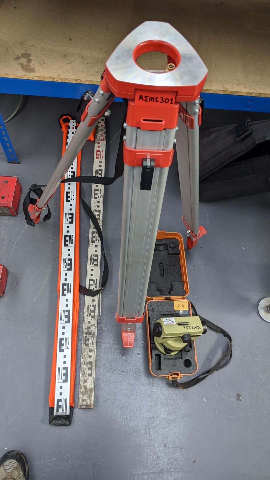 Measuring equipment comprising Datum model NA24 laser level, case for same, tripod & 2 telescopic - Image 6 of 6