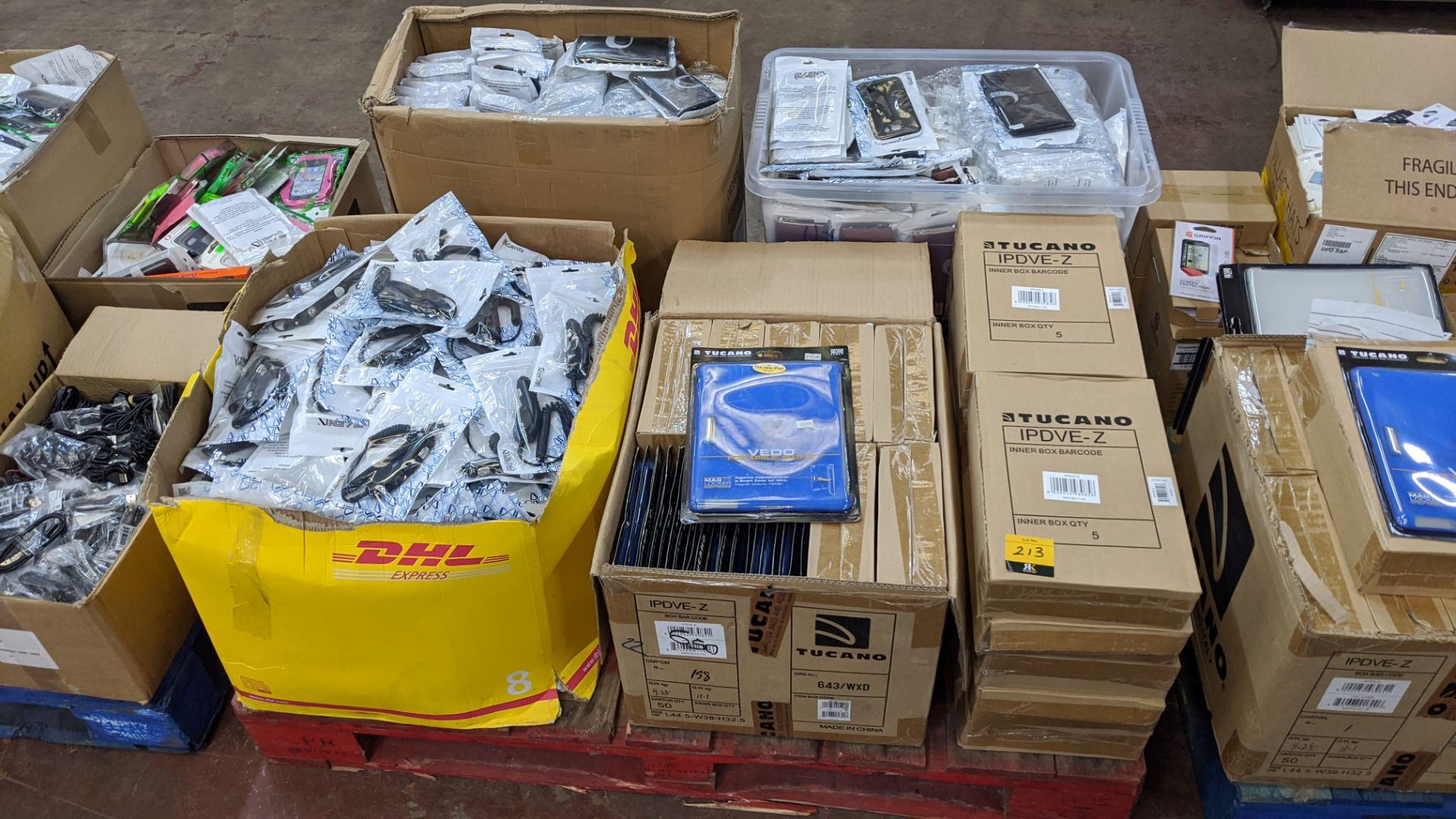 Large quantity of mobile phone & tablet accessories