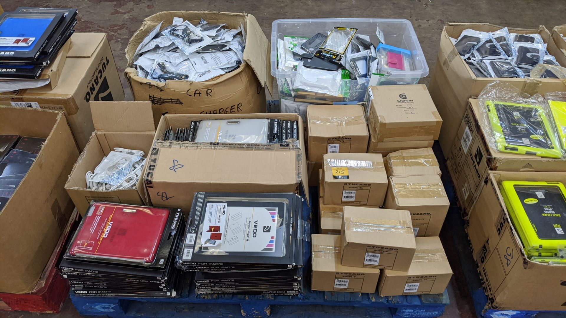 Large quantity of mobile phone & tablet accessories - Image 16 of 38