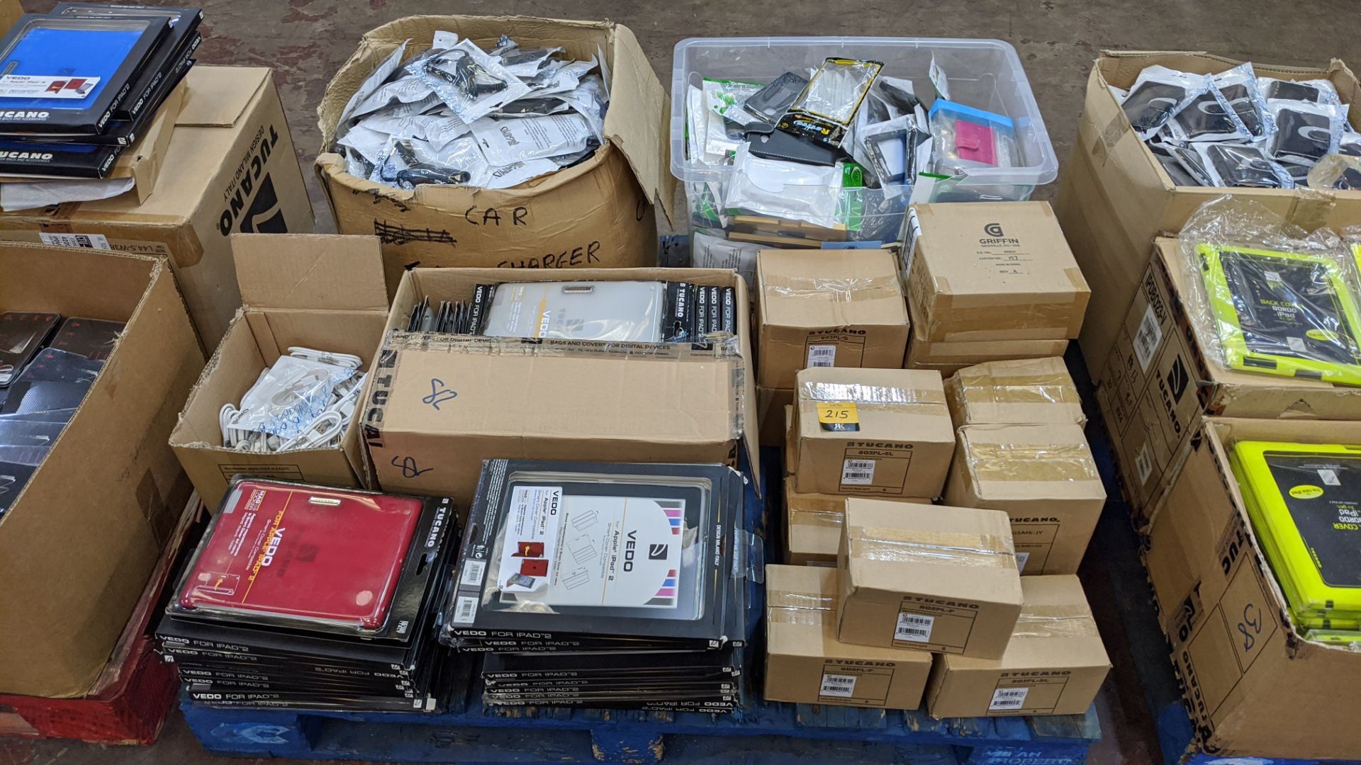 Large quantity of mobile phone & tablet accessories - Image 17 of 38