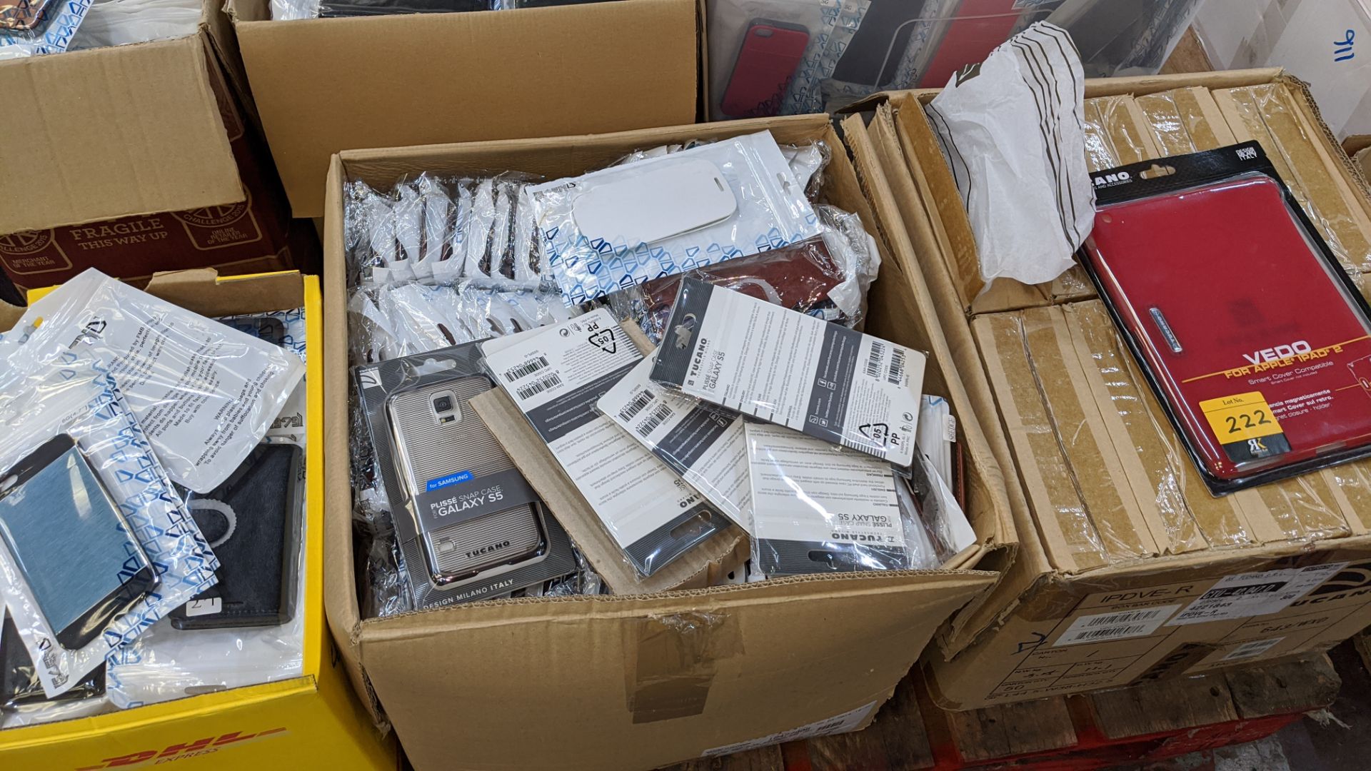 Large quantity of mobile phone & tablet accessories - Image 32 of 35