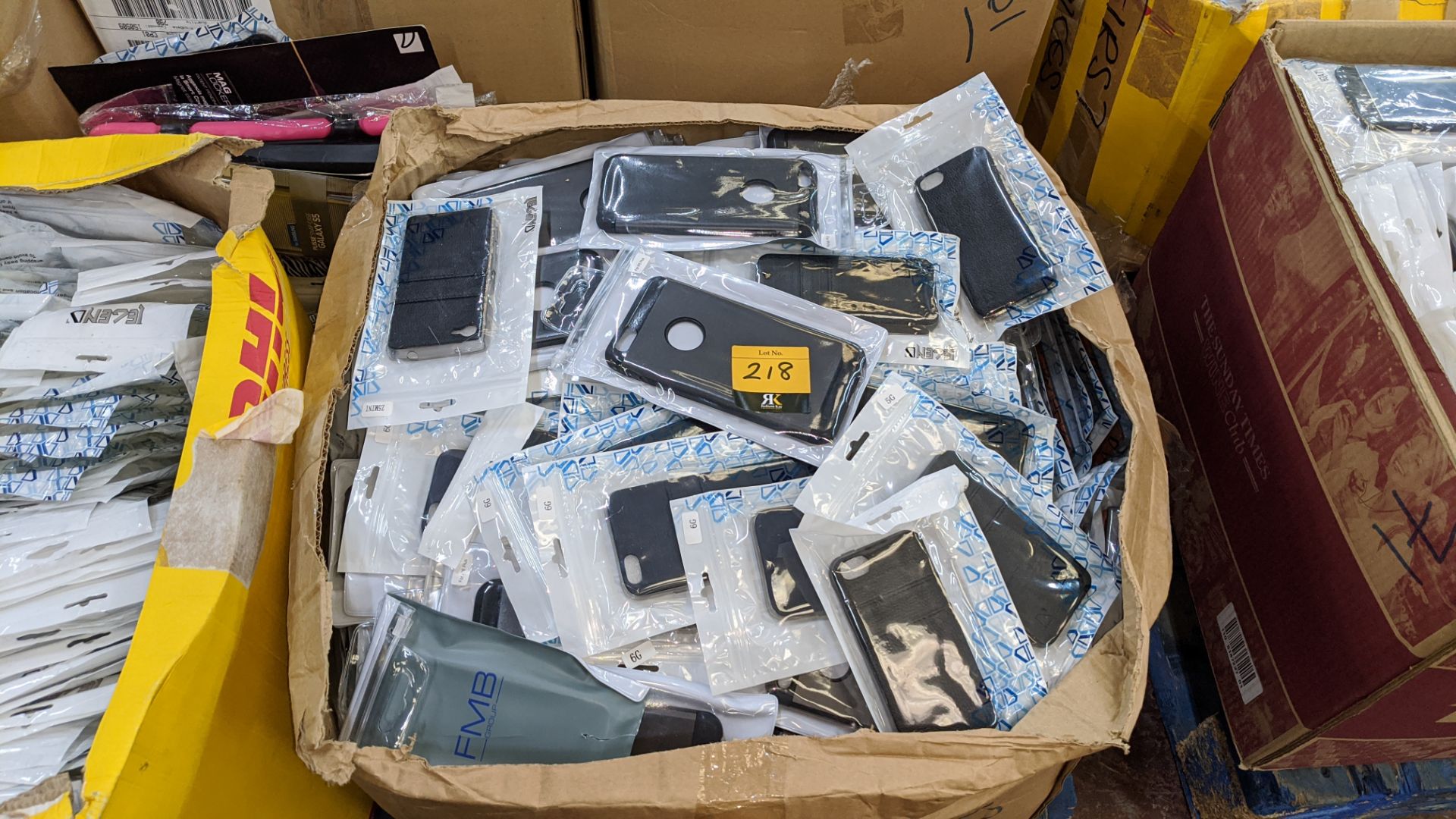 Large quantity of mobile phone & tablet accessories - Image 3 of 35