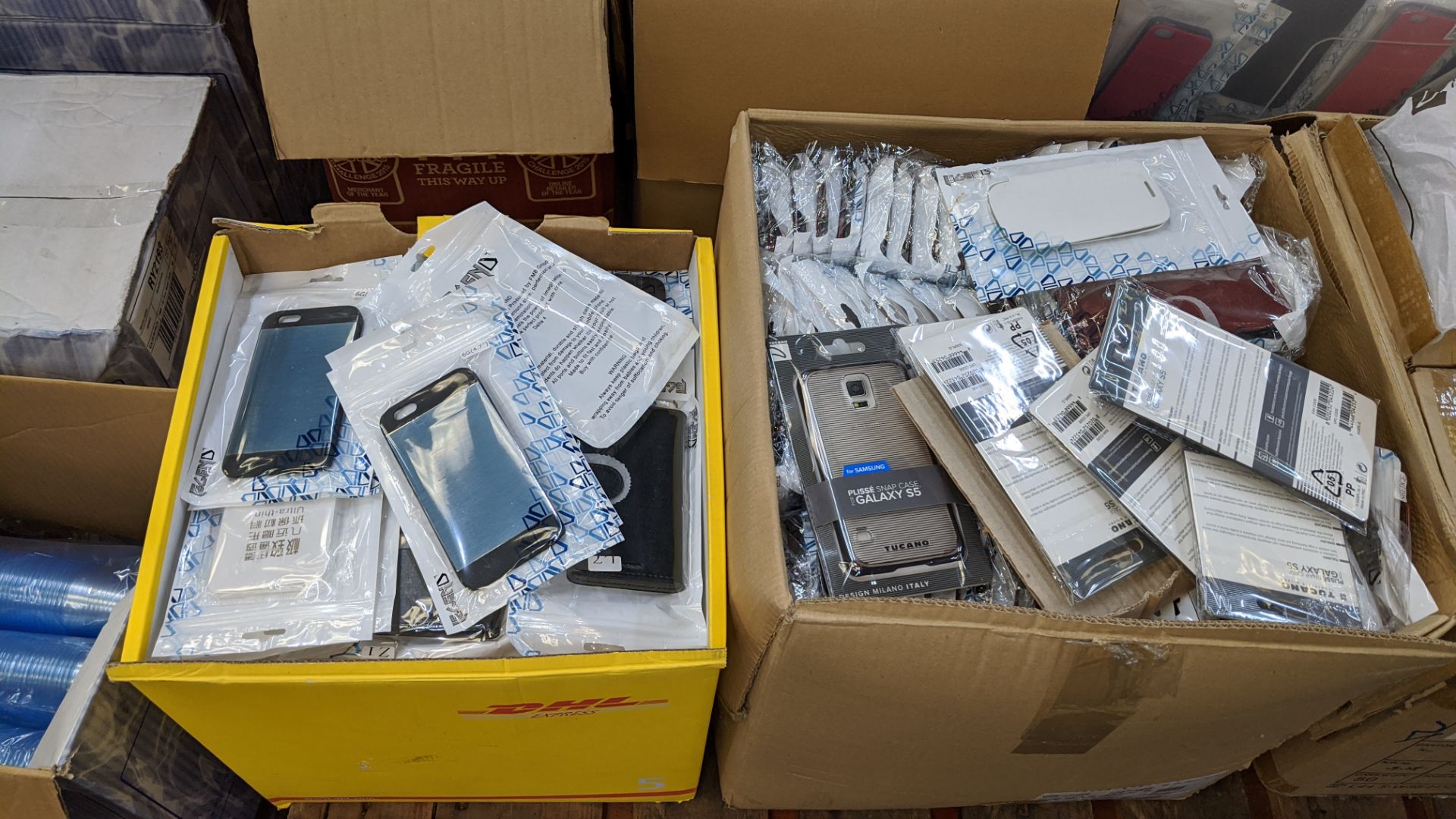 Large quantity of mobile phone & tablet accessories - Image 33 of 35