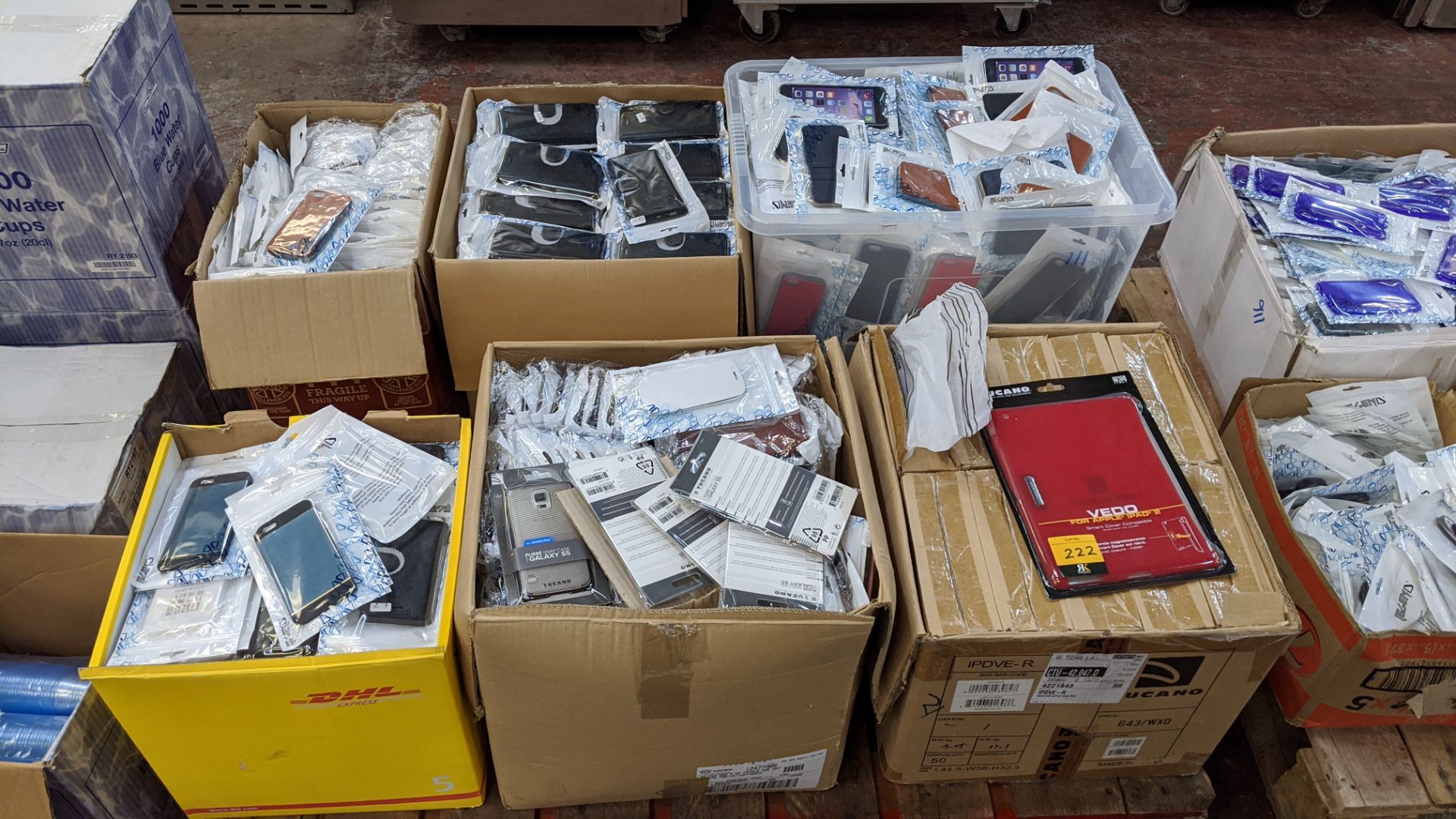 Large quantity of mobile phone & tablet accessories - Image 30 of 35