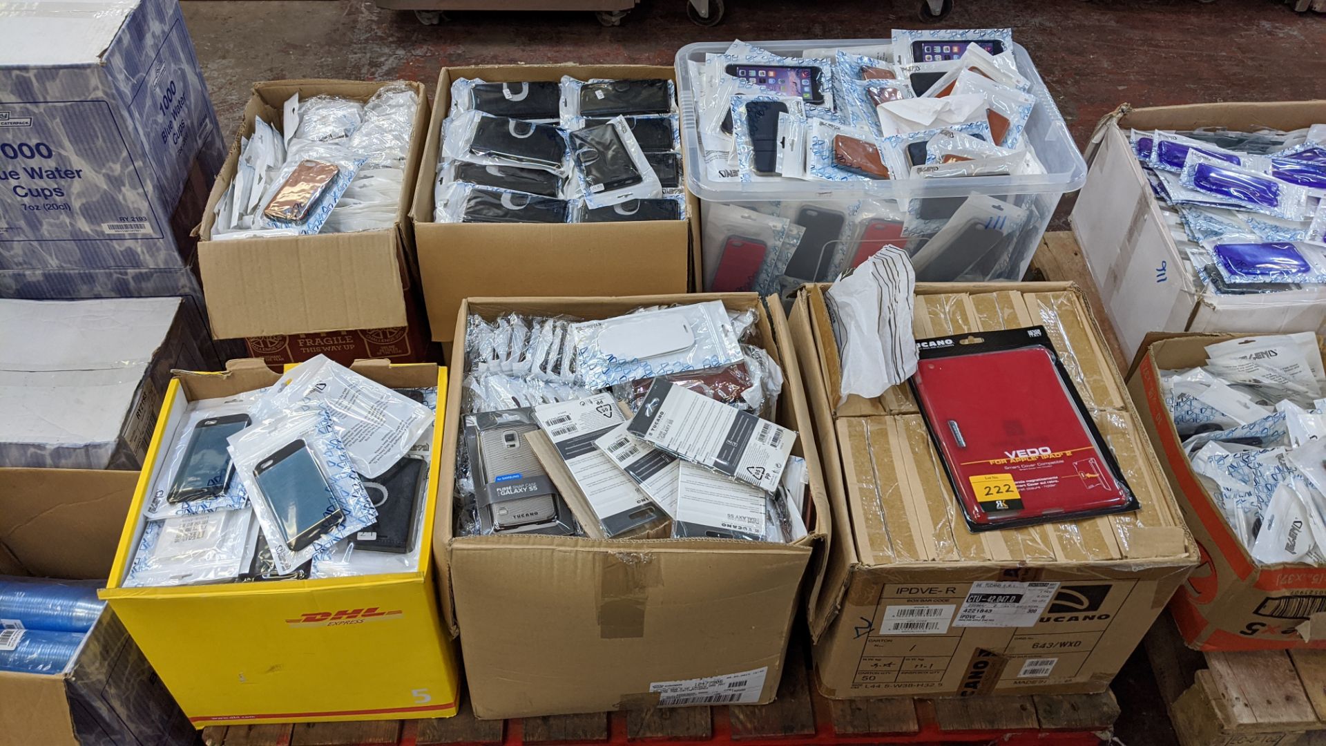 Large quantity of mobile phone & tablet accessories - Image 29 of 35