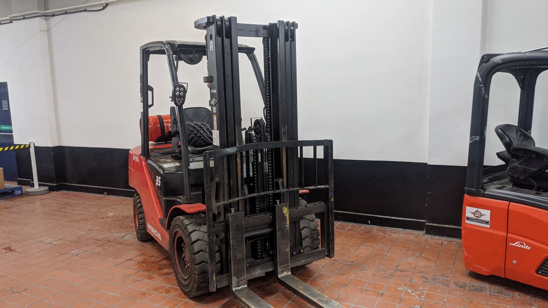 2017 Hangcha gas forklift truck model XF35L. - Image 4 of 17