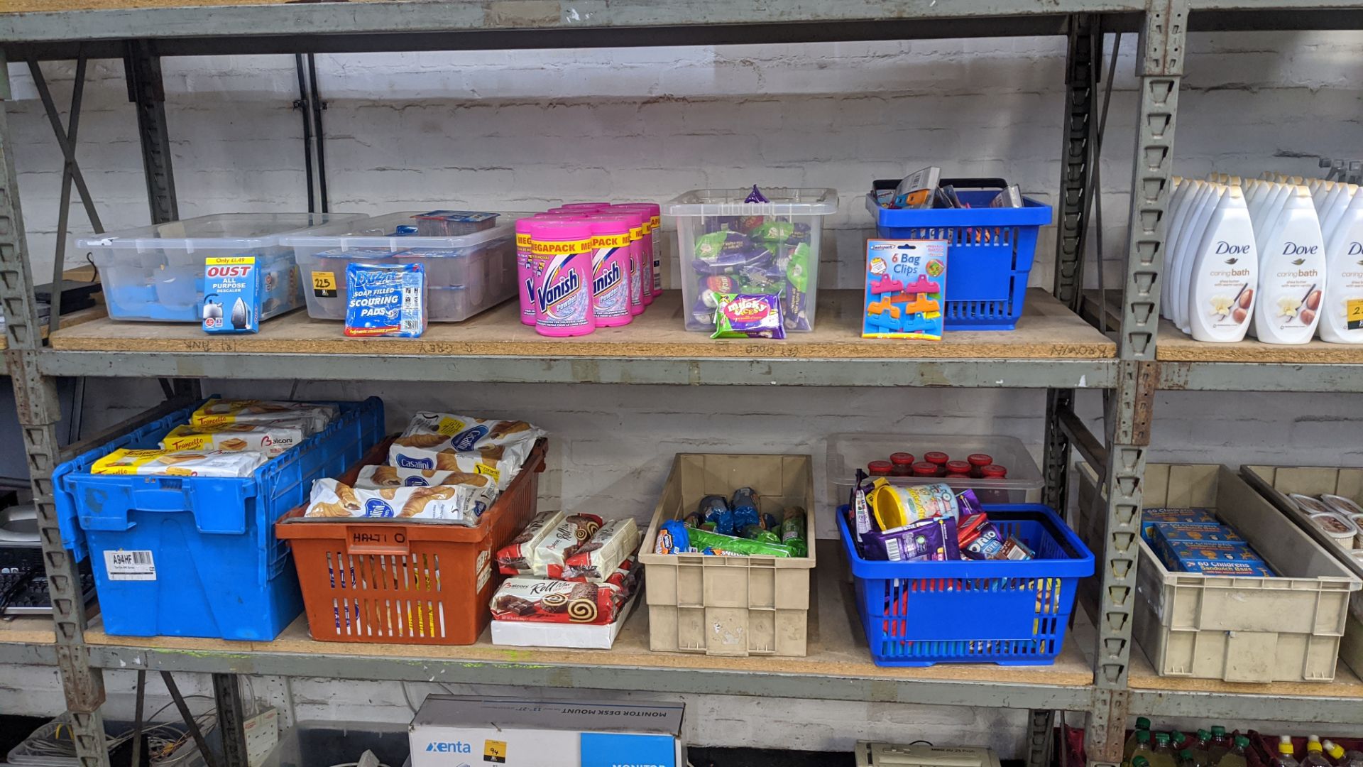 Quantity of cleaning products, food stuffs, toiletries, toys, novelties & general household items. - Image 3 of 51