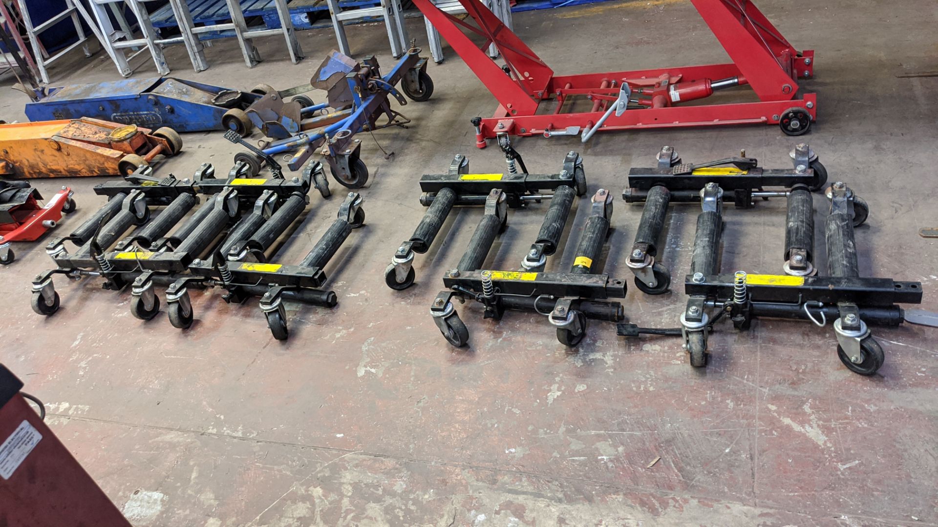 2 off sets of 4 hydraulic vehicle positioning jacks, max. capacity 1500lbs i.e. 8 jacks in total.